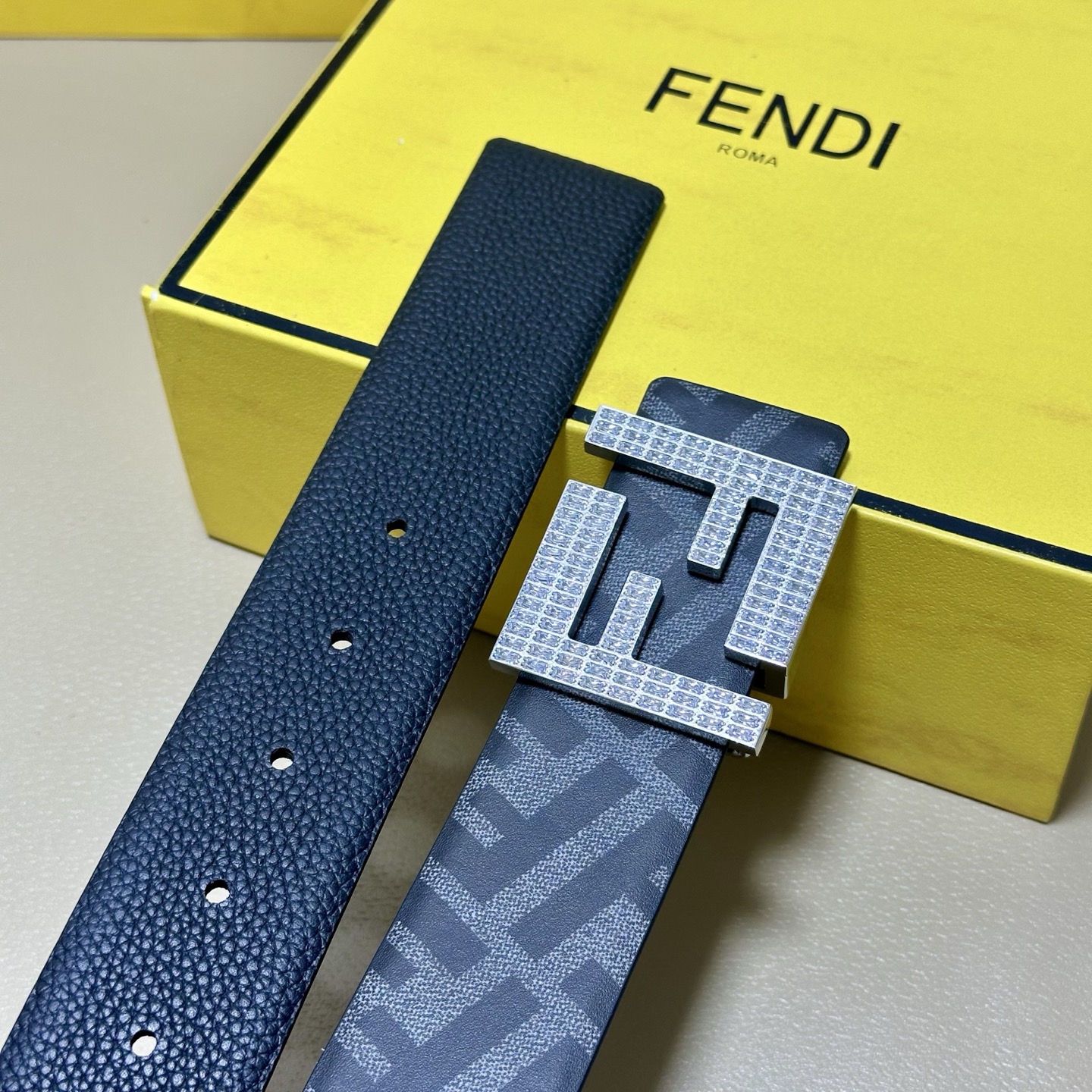 FENDI（芬迪）专柜同款 宽4.0CM 双环正反用腰带 FF按钉搭扣 黑色Cuoio  Romano皮