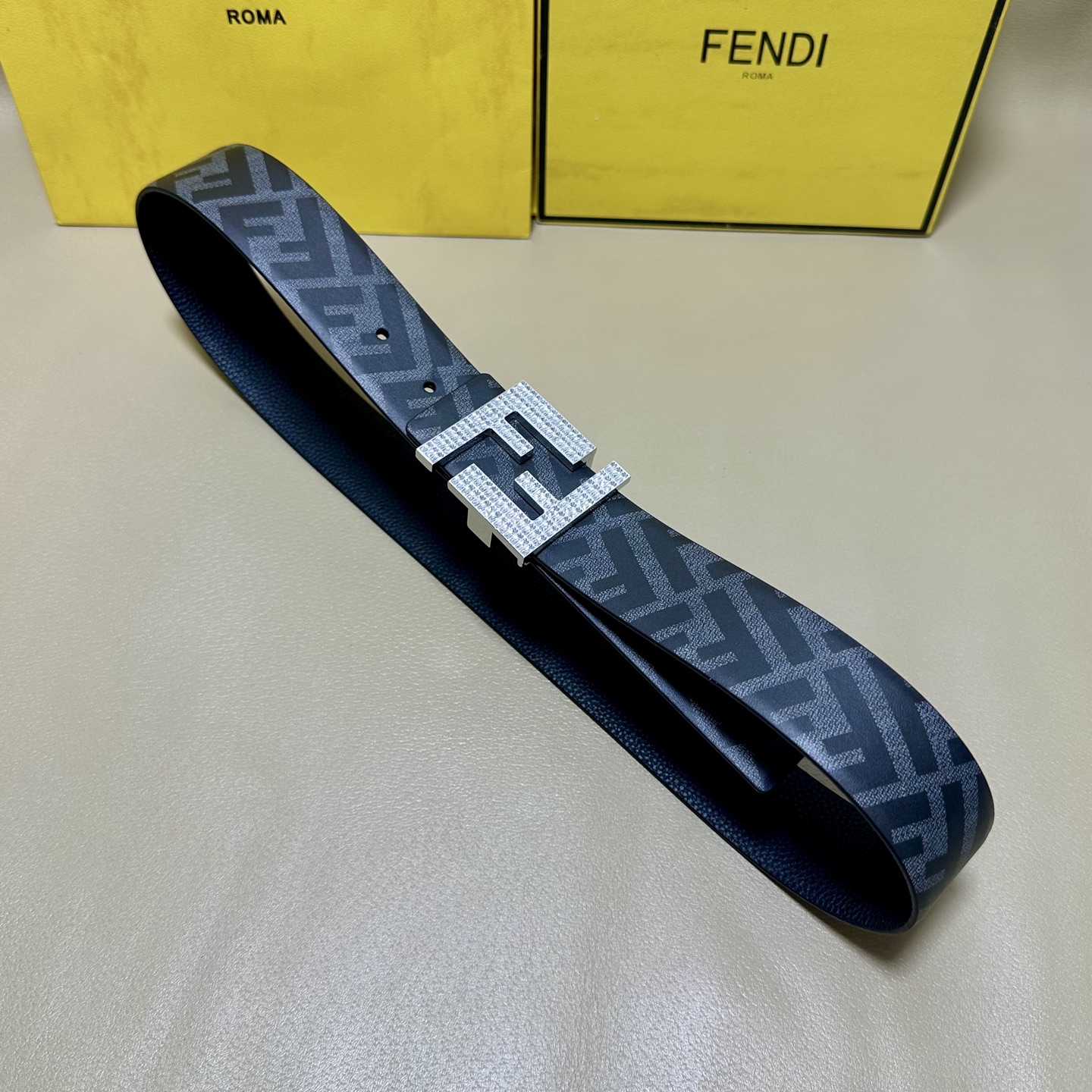 FENDI（芬迪）专柜同款 宽4.0CM 双环正反用腰带 FF按钉搭扣 黑色Cuoio  Romano皮