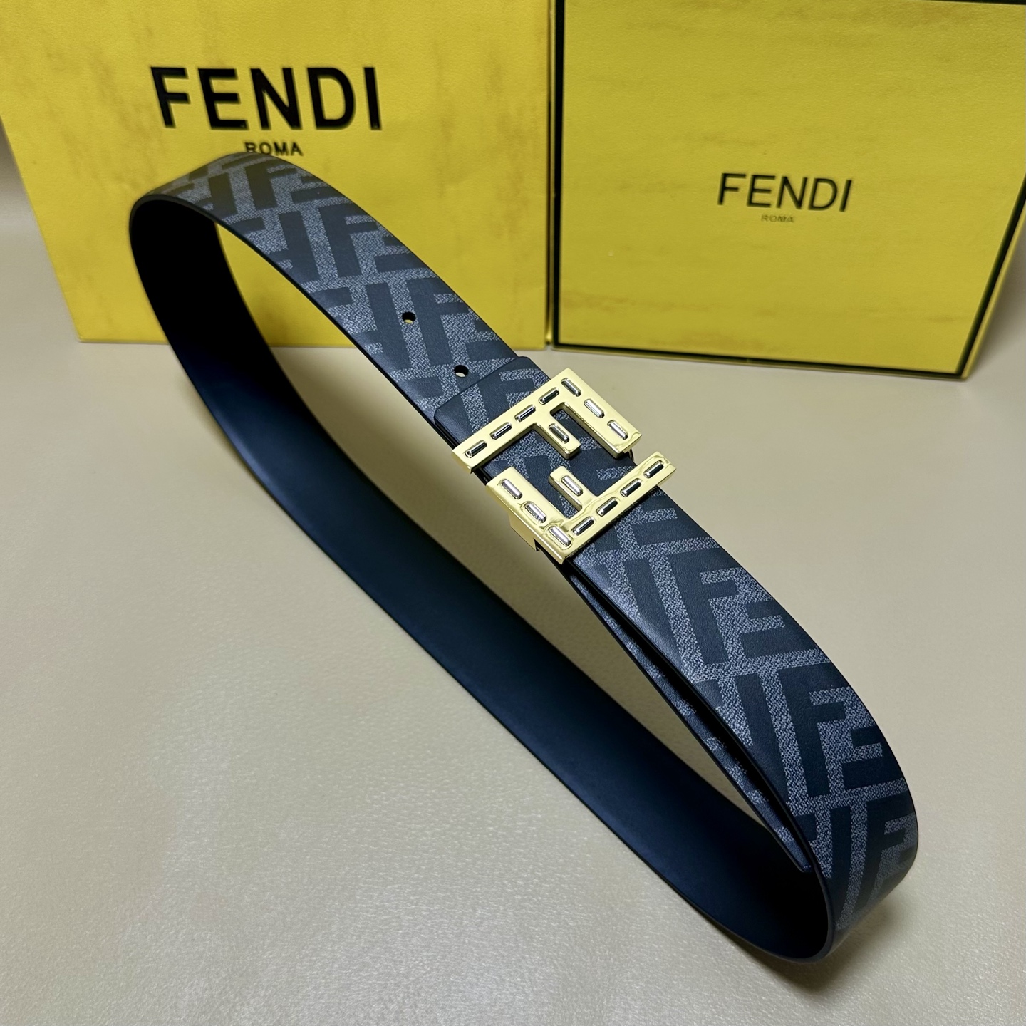 FENDI（芬迪）专柜同款 宽4.0CM 双环正反用腰带 FF按钉搭扣 黑色Cuoio  Romano皮