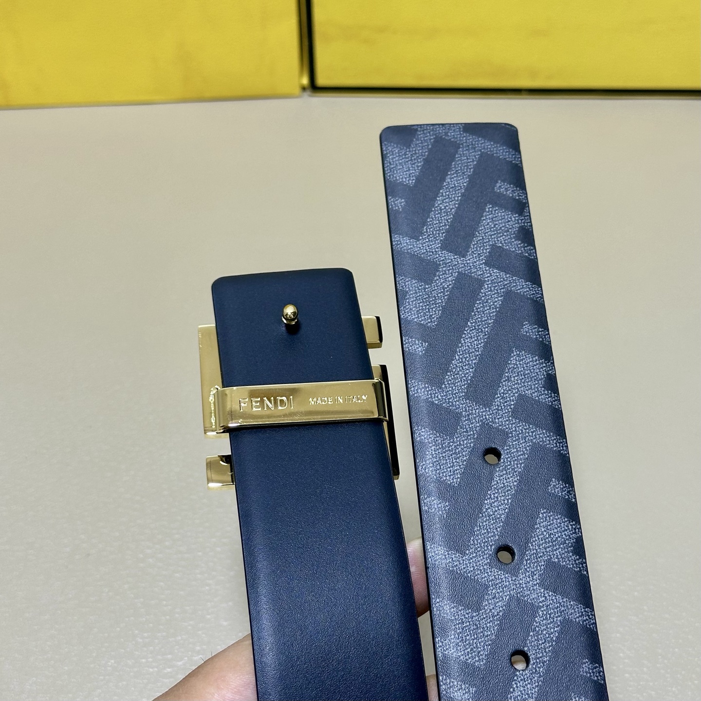 FENDI（芬迪）专柜同款 宽4.0CM 双环正反用腰带 FF按钉搭扣 黑色Cuoio  Romano皮