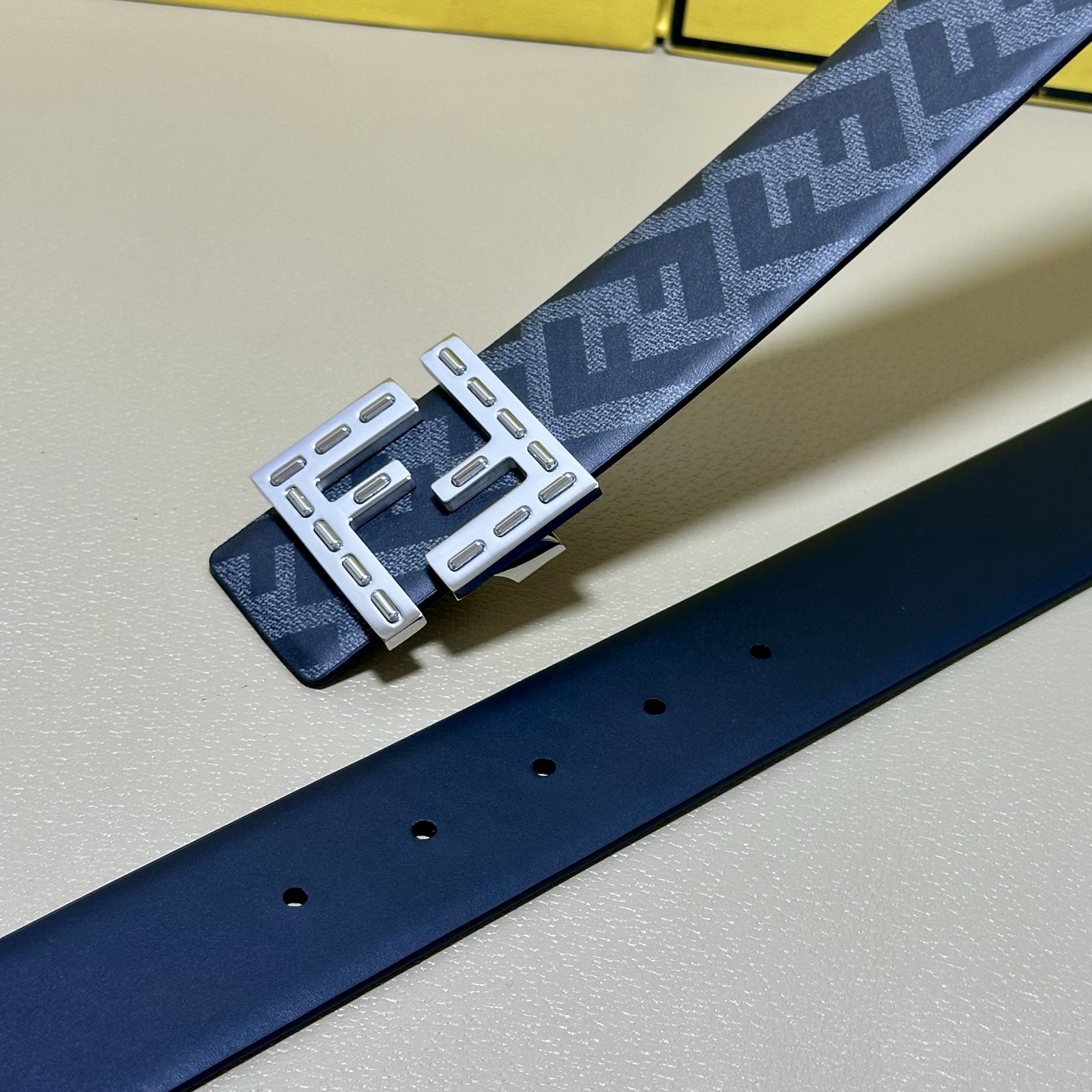 FENDI（芬迪）专柜同款 宽4.0CM 双环正反用腰带 FF按钉搭扣 黑色Cuoio  Romano皮