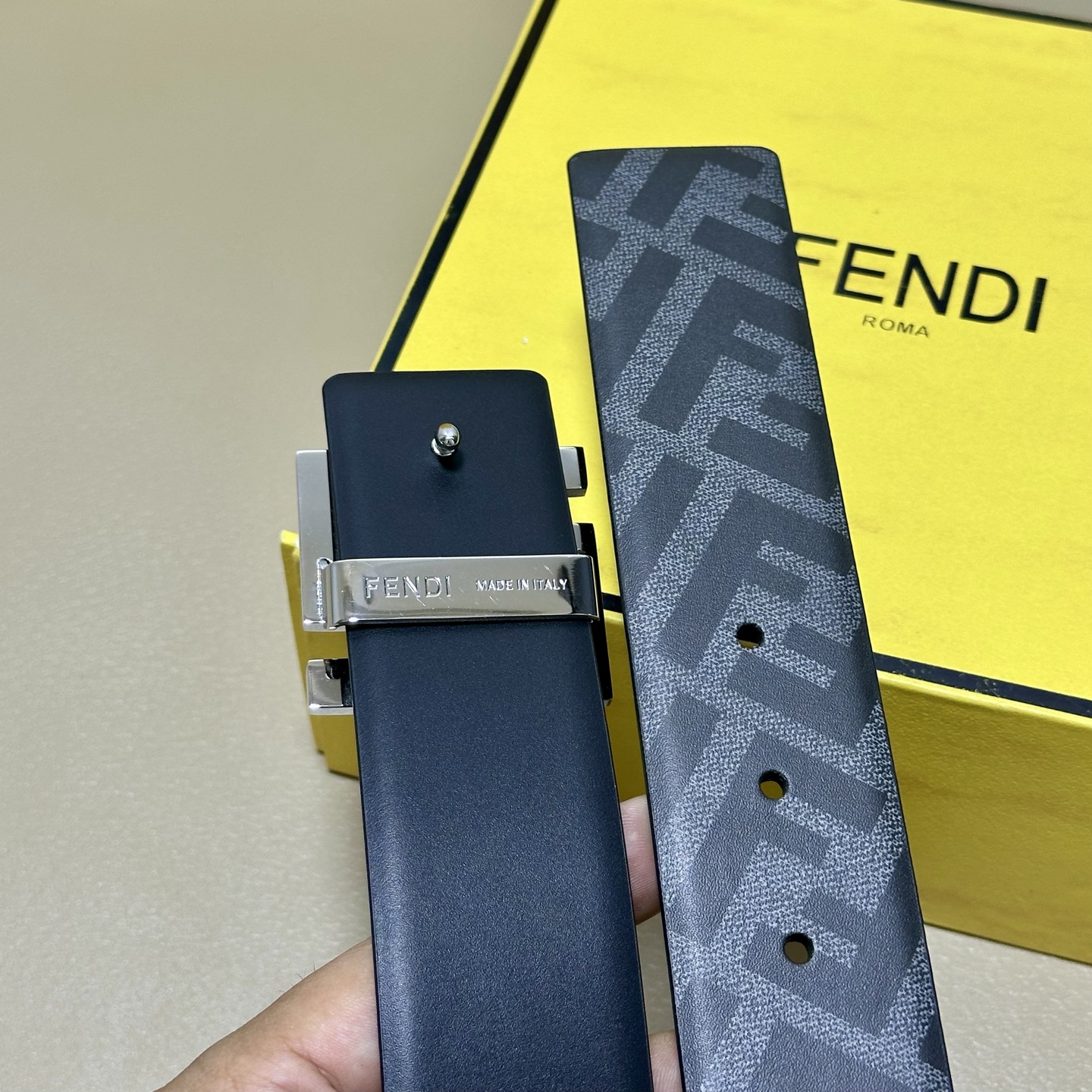 FENDI（芬迪）专柜同款 宽4.0CM 双环正反用腰带 FF按钉搭扣 黑色Cuoio  Romano皮