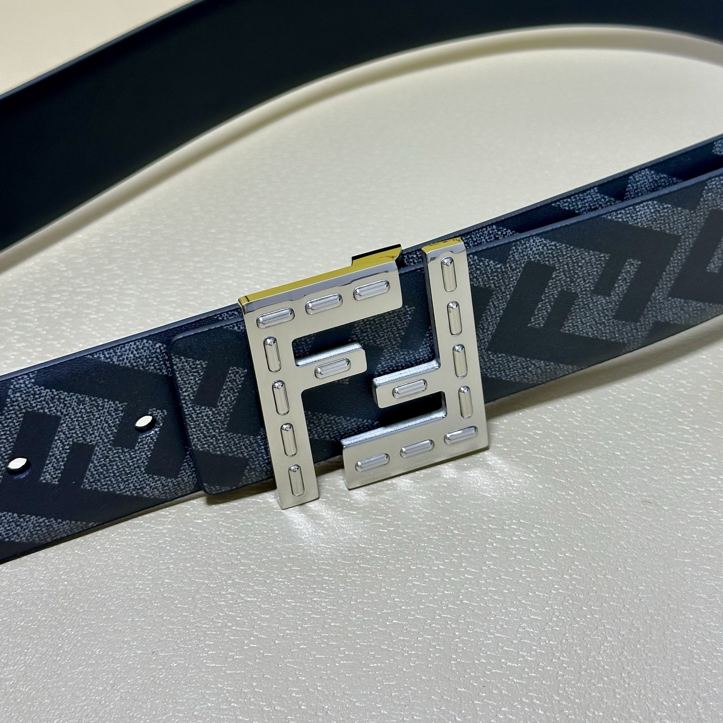 FENDI（芬迪）专柜同款 宽4.0CM 双环正反用腰带 FF按钉搭扣 黑色Cuoio  Romano皮