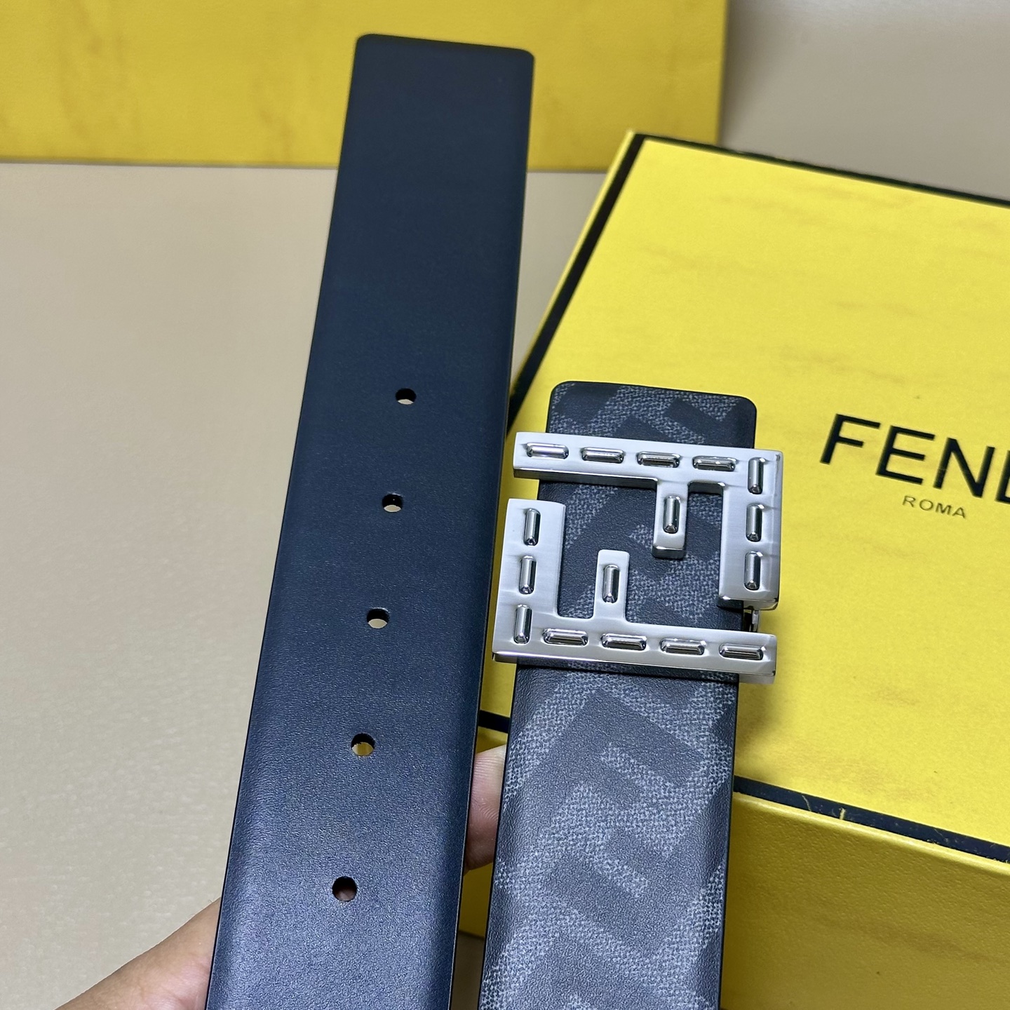 FENDI（芬迪）专柜同款 宽4.0CM 双环正反用腰带 FF按钉搭扣 黑色Cuoio  Romano皮