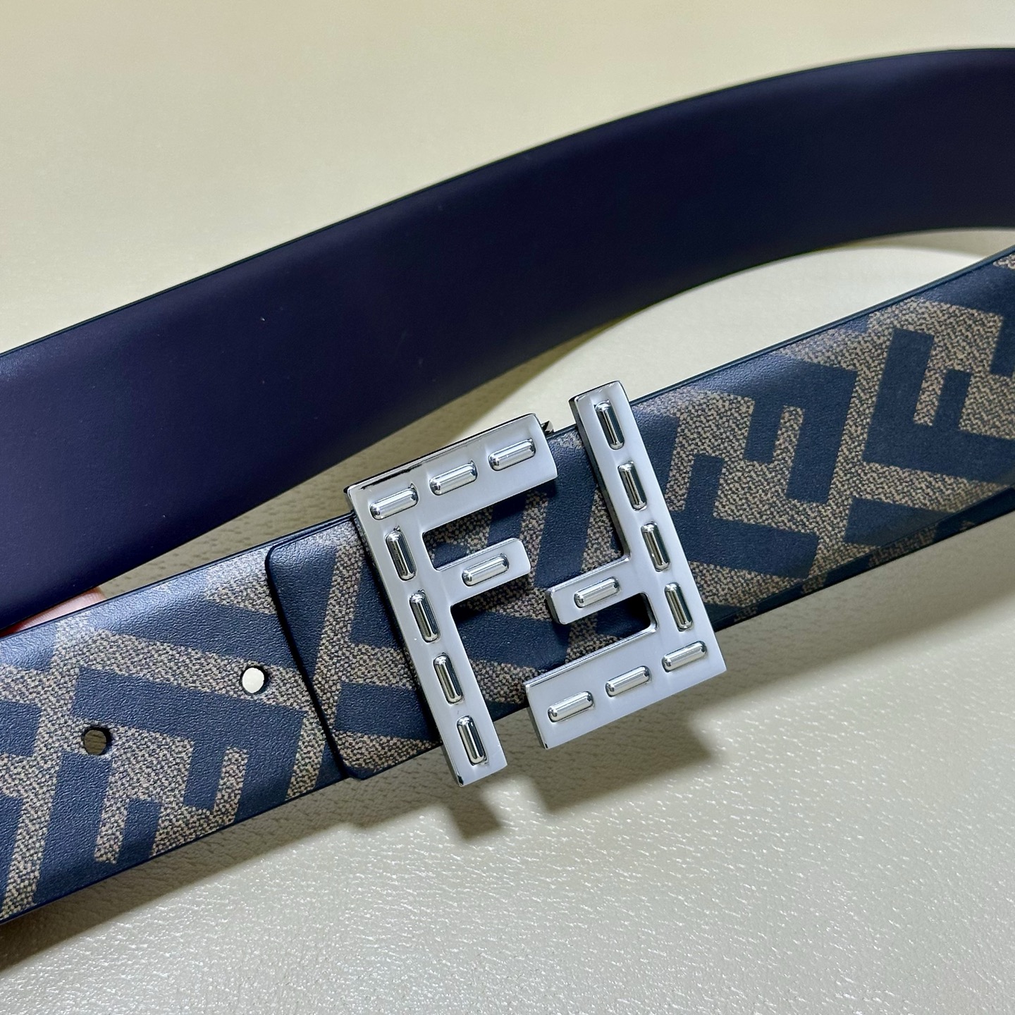FENDI（芬迪）专柜同款 宽4.0CM 双环正反用腰带 FF按钉搭扣 咖啡色Cuoio  Romano