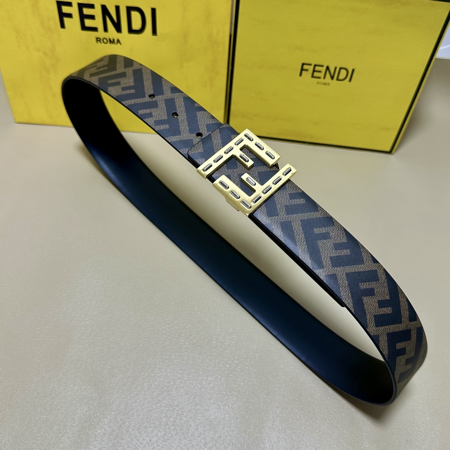 FENDI（芬迪）专柜同款 宽4.0CM 双环正反用腰带 FF按钉搭扣 黑色Cuoio  Romano皮