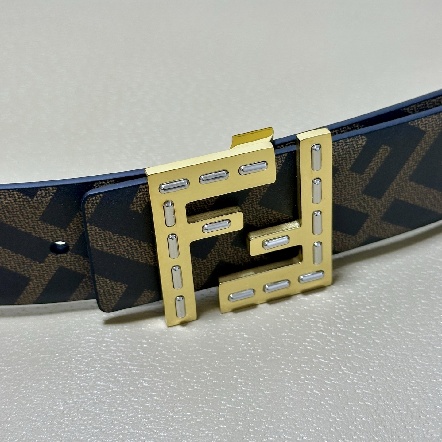 FENDI（芬迪）专柜同款 宽4.0CM 双环正反用腰带 FF按钉搭扣 黑色Cuoio  Romano皮