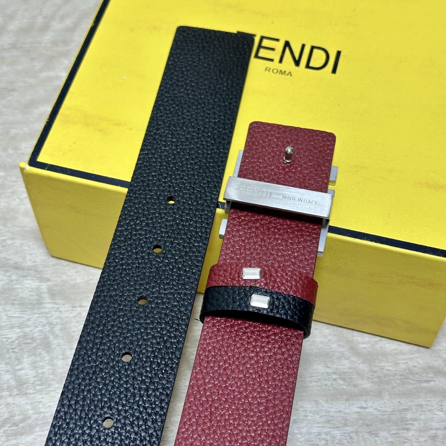 FENDl （芬迪）宽40MM双面原版小牛皮 搭配单钌钯电镀扣 完美的手感.油边 出众的设计.风格 高贵奢华 时尚大方 