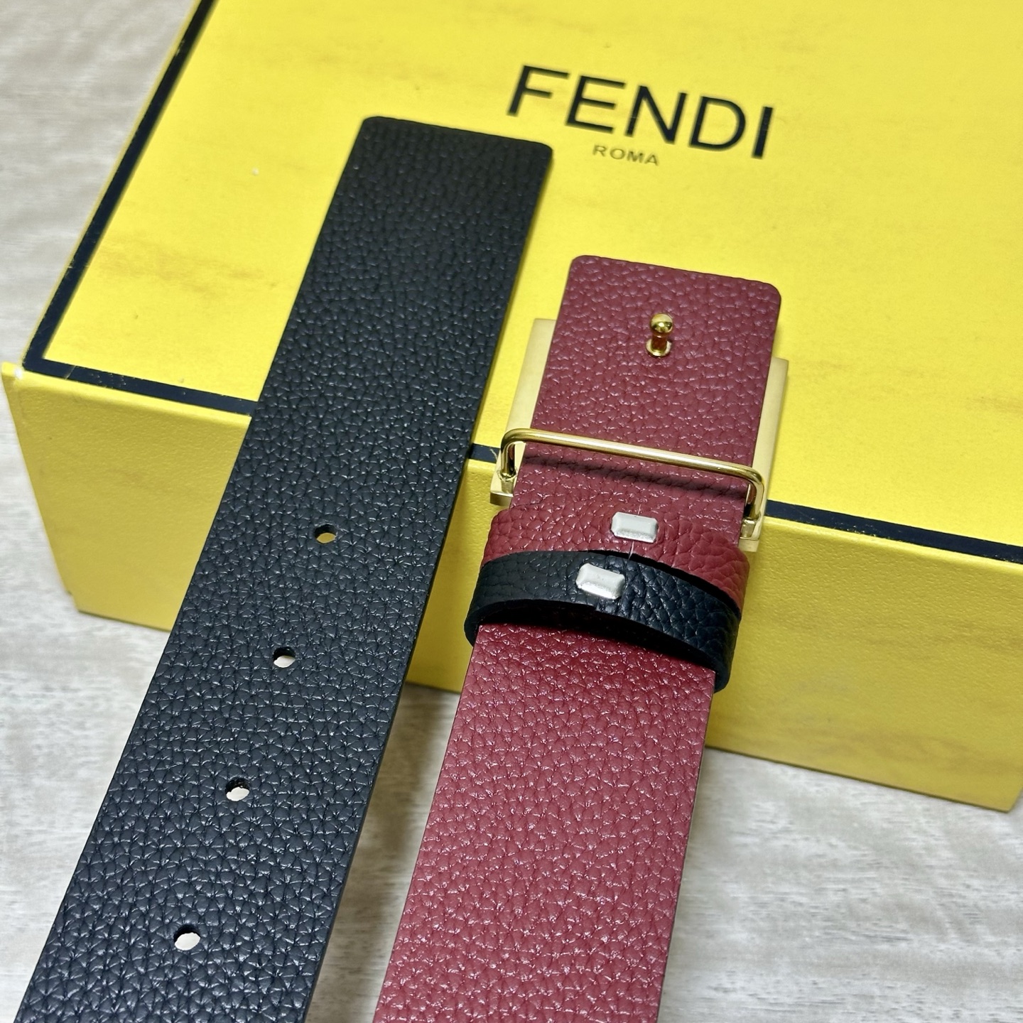 FENDl （芬迪）宽40MM双面原版小牛皮 搭配单钌钯电镀扣 完美的手感.油边 出众的设计.风格 高贵奢华 时尚大方 