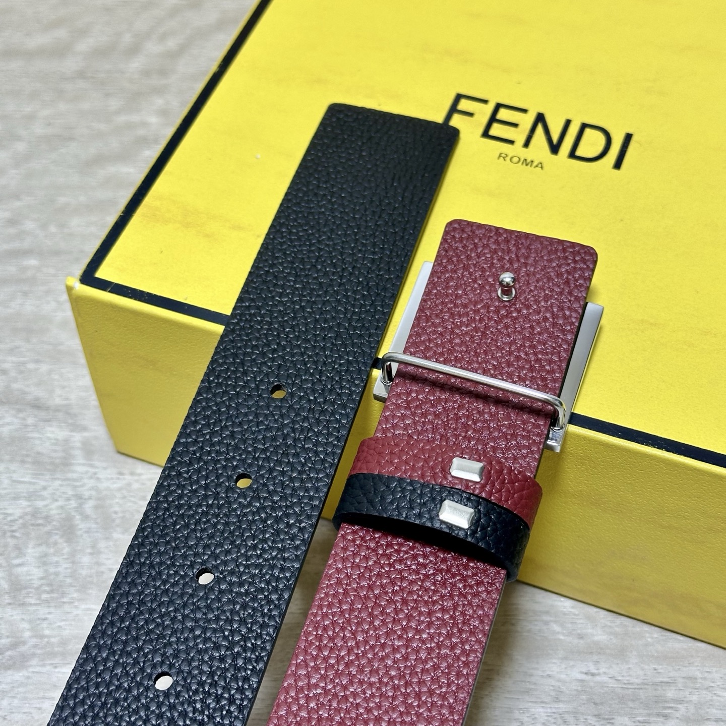 FENDl （芬迪）宽40MM双面原版小牛皮 搭配单钌钯电镀扣 完美的手感.油边 出众的设计.风格 高贵奢华 时尚大方 