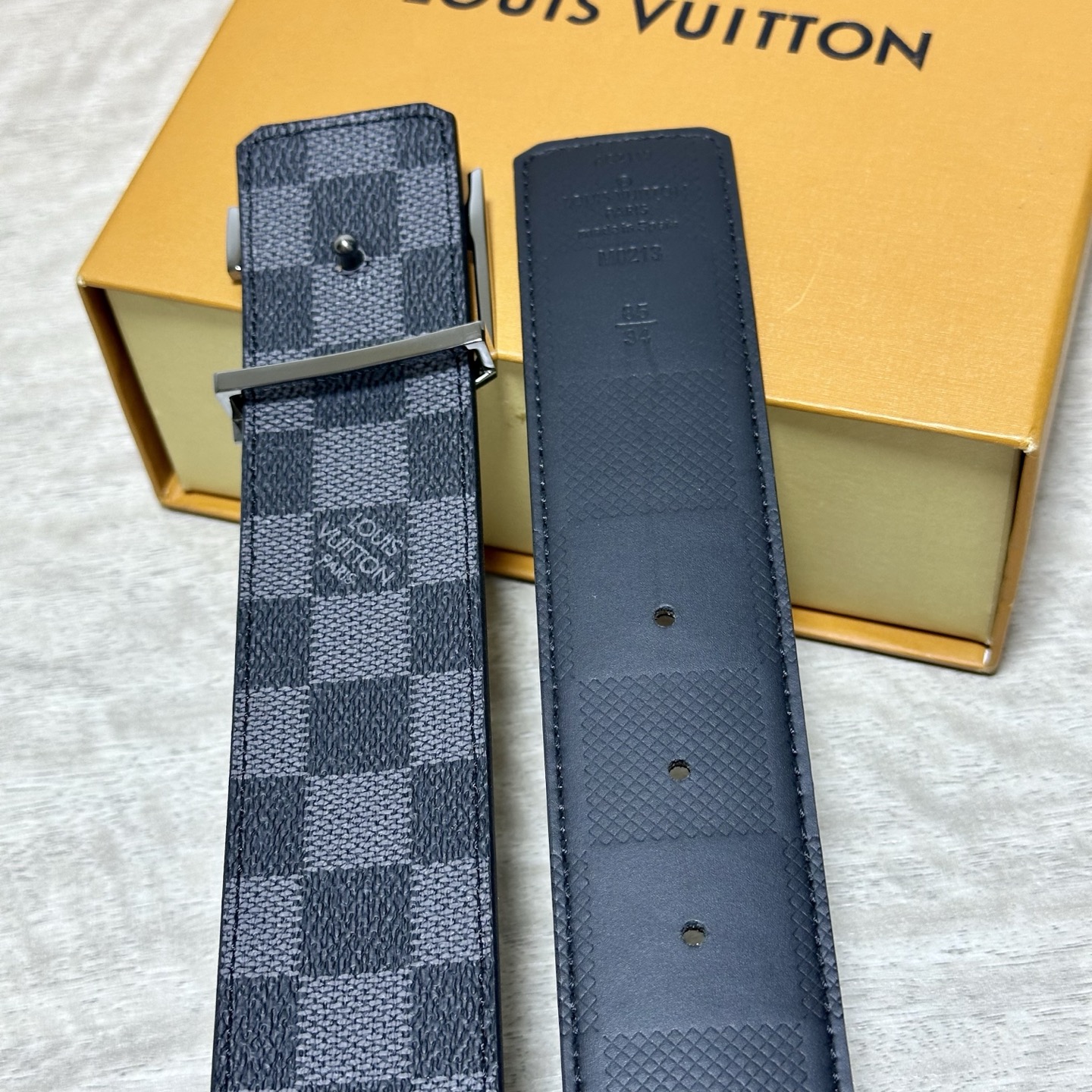 LV.路易威登 宽40MM双面原版小牛皮 搭配单钌钯电镀扣 完美的手感.油边 出众的设计.风格 高贵奢华 时尚大方 高清