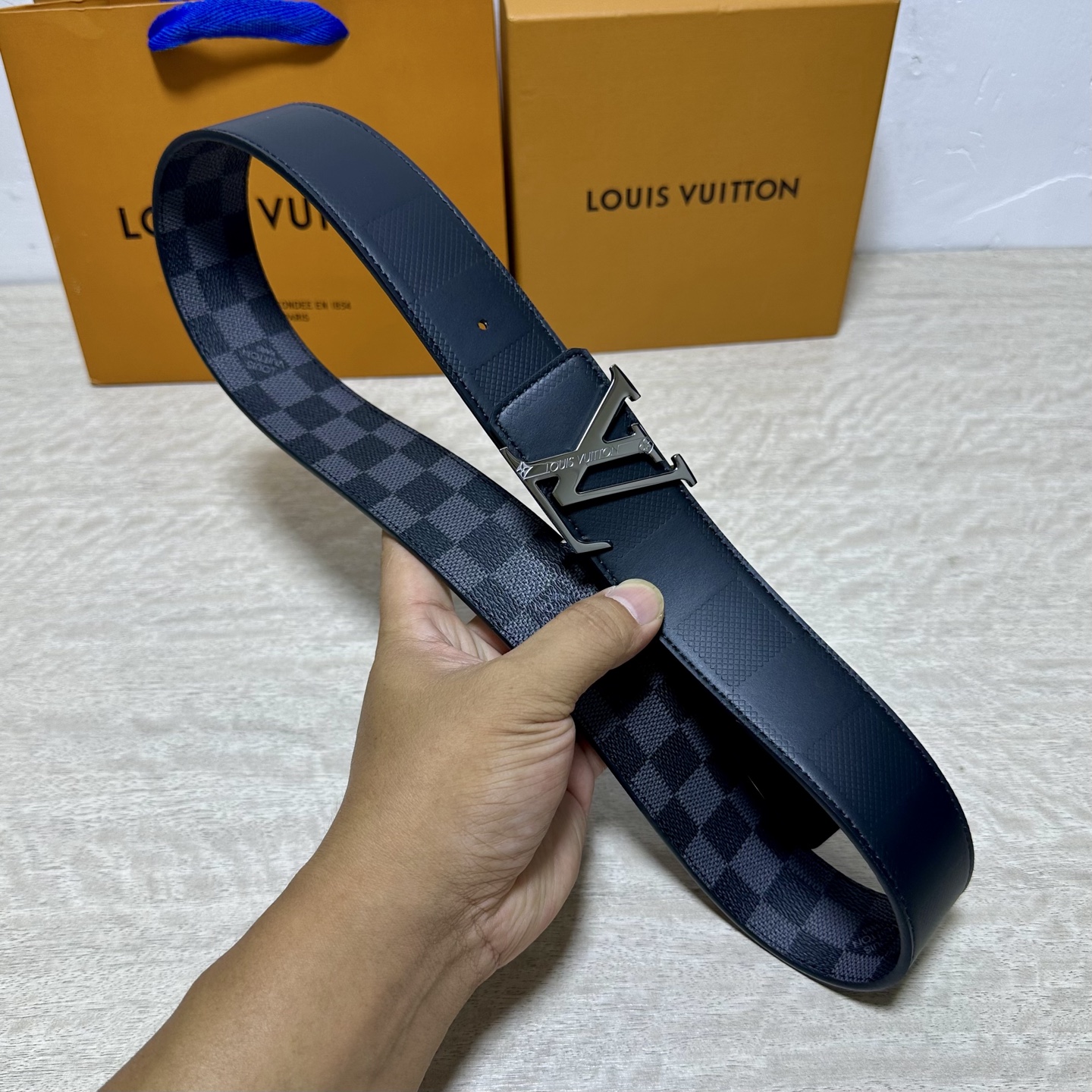 LV.路易威登 宽40MM双面原版小牛皮 搭配单钌钯电镀扣 完美的手感.油边 出众的设计.风格 高贵奢华 时尚大方 高清