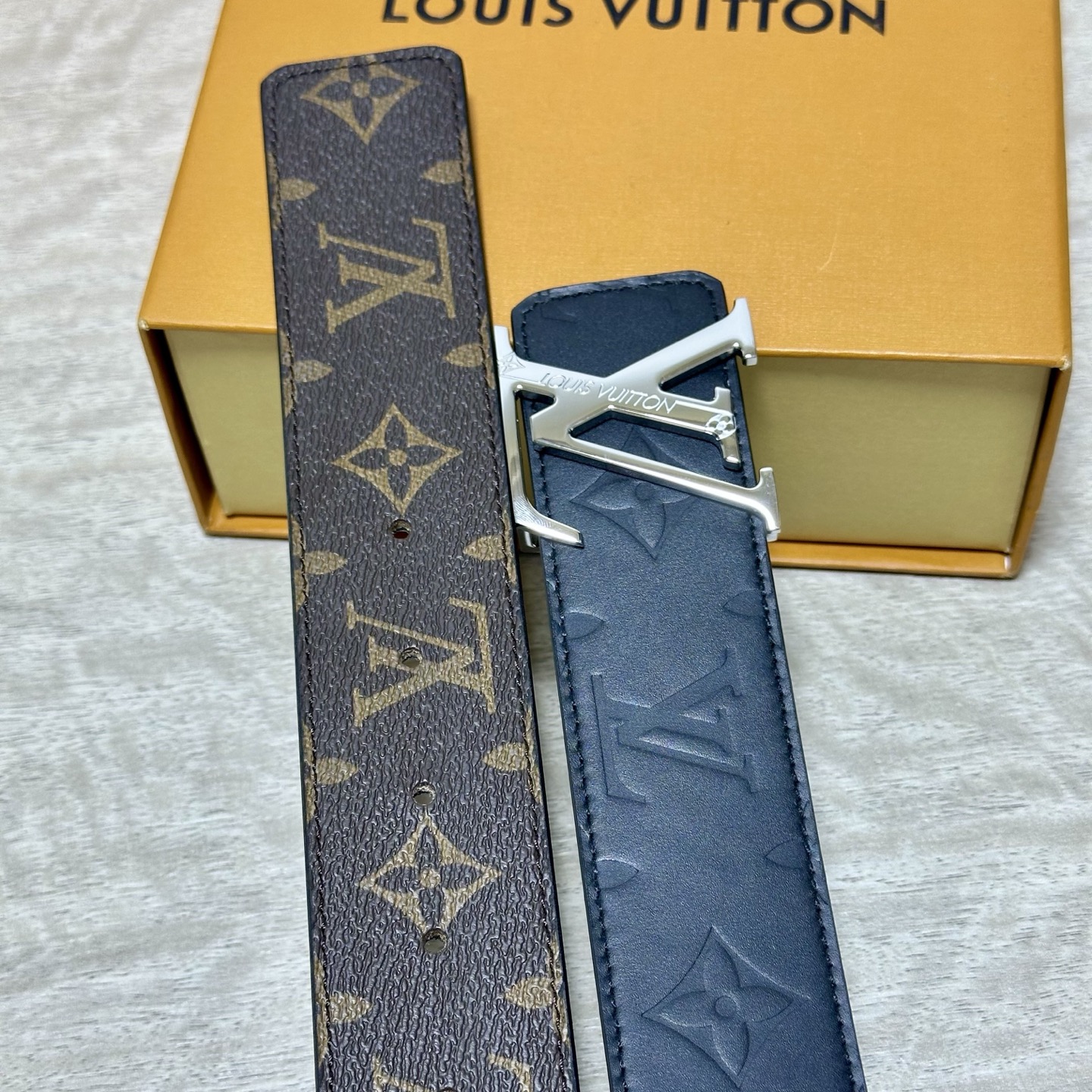 LV.路易威登 宽40MM双面原版小牛皮 搭配单钌钯电镀扣 完美的手感.油边 出众的设计.风格 高贵奢华 时尚大方 高清