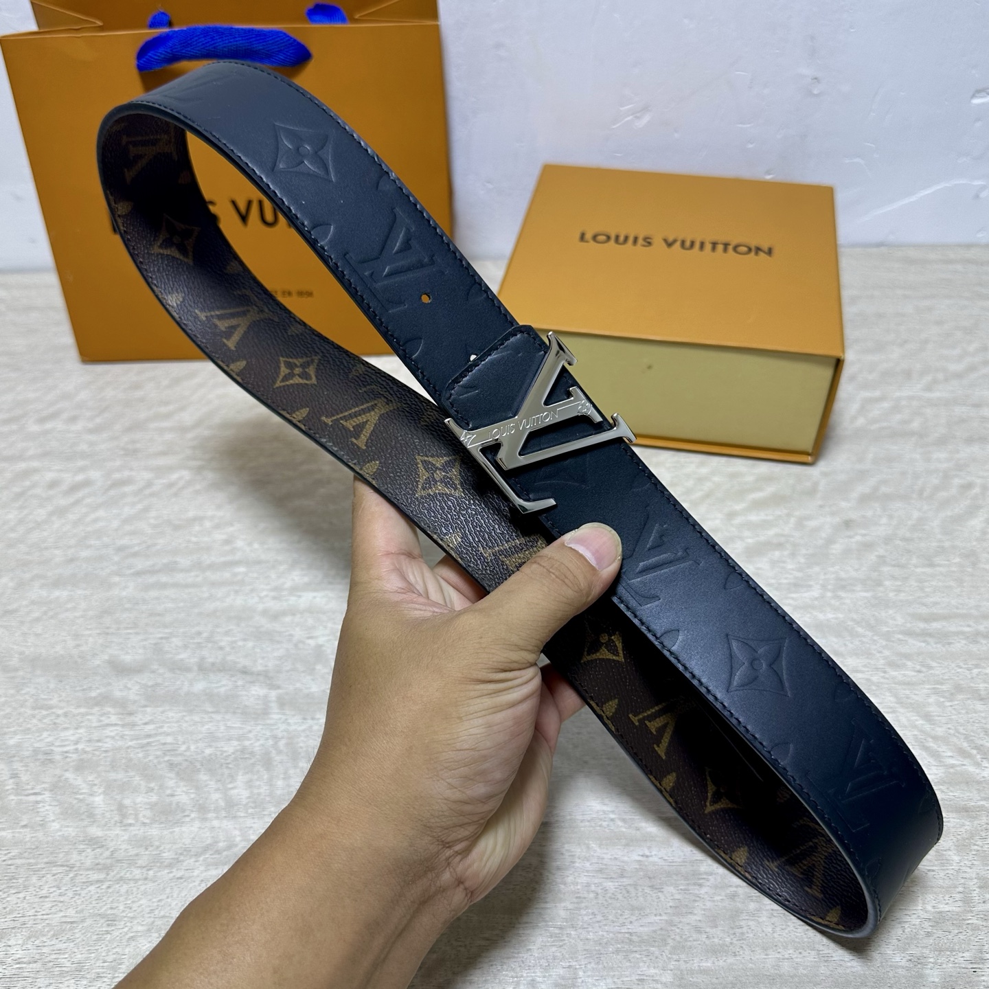 LV.路易威登 宽40MM双面原版小牛皮 搭配单钌钯电镀扣 完美的手感.油边 出众的设计.风格 高贵奢华 时尚大方 高清