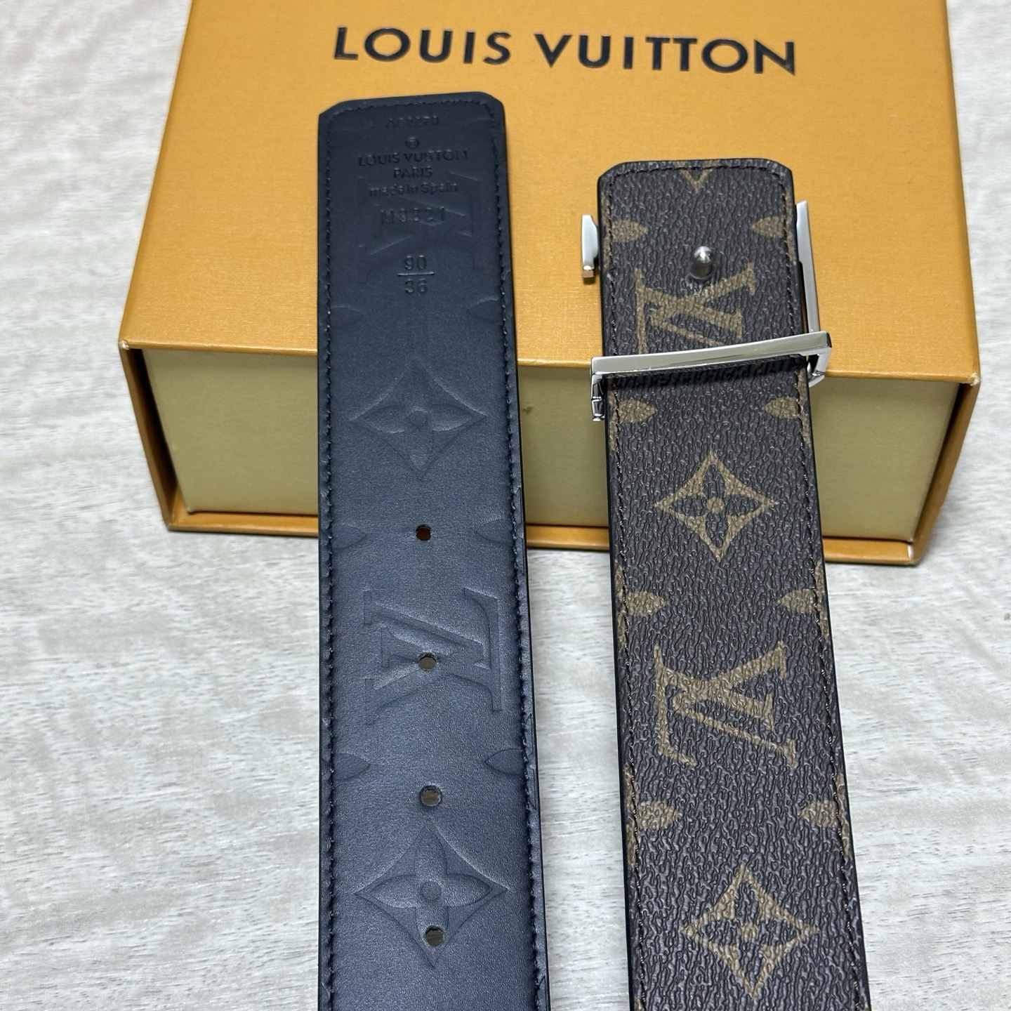 LV.路易威登 宽40MM双面原版小牛皮 搭配单钌钯电镀扣 完美的手感.油边 出众的设计.风格 高贵奢华 时尚大方 高清