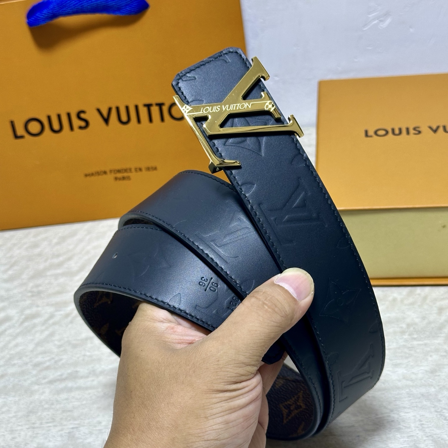 LV.路易威登 宽40MM双面原版小牛皮 搭配单钌钯电镀扣 完美的手感.油边 出众的设计.风格 高贵奢华 时尚大方 高清
