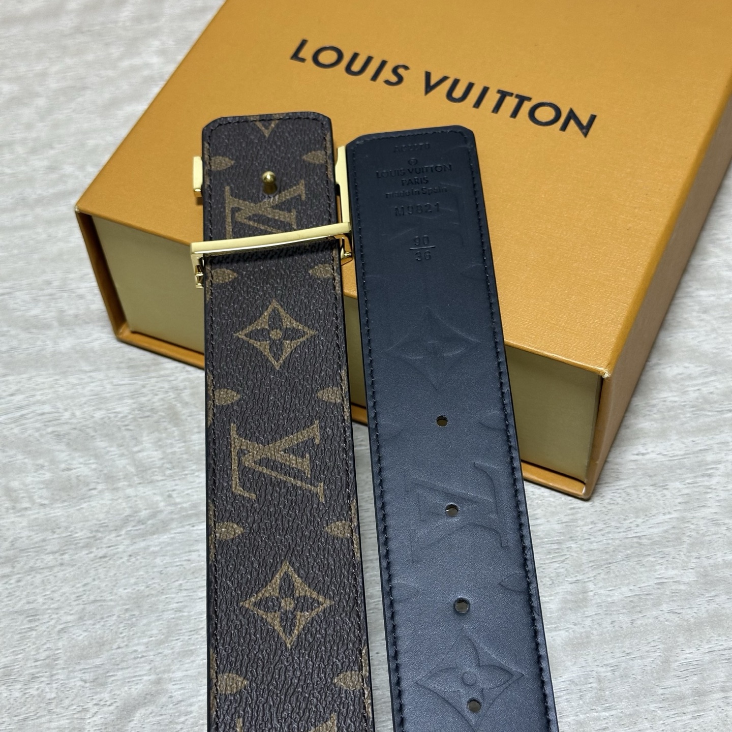 LV.路易威登 宽40MM双面原版小牛皮 搭配单钌钯电镀扣 完美的手感.油边 出众的设计.风格 高贵奢华 时尚大方 高清