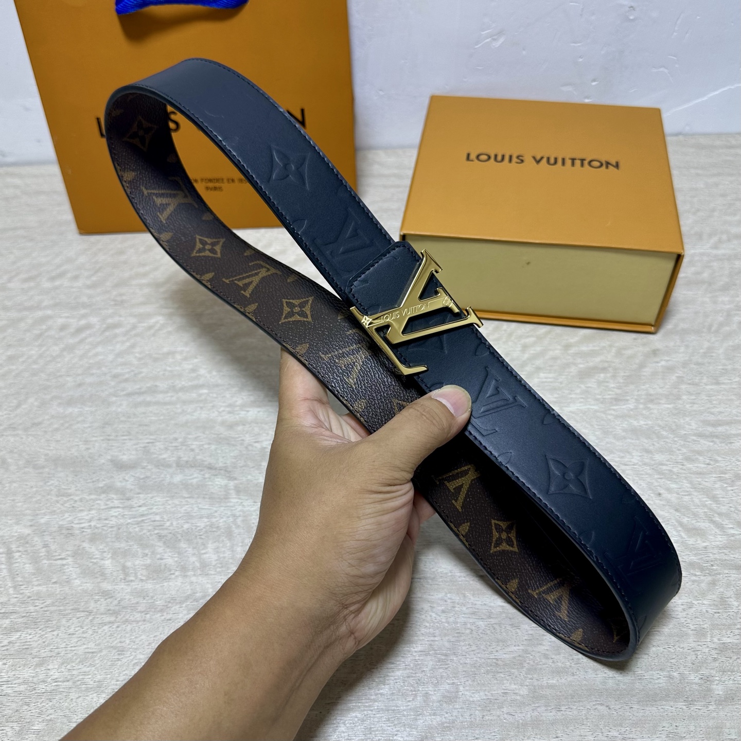 LV.路易威登 宽40MM双面原版小牛皮 搭配单钌钯电镀扣 完美的手感.油边 出众的设计.风格 高贵奢华 时尚大方 高清