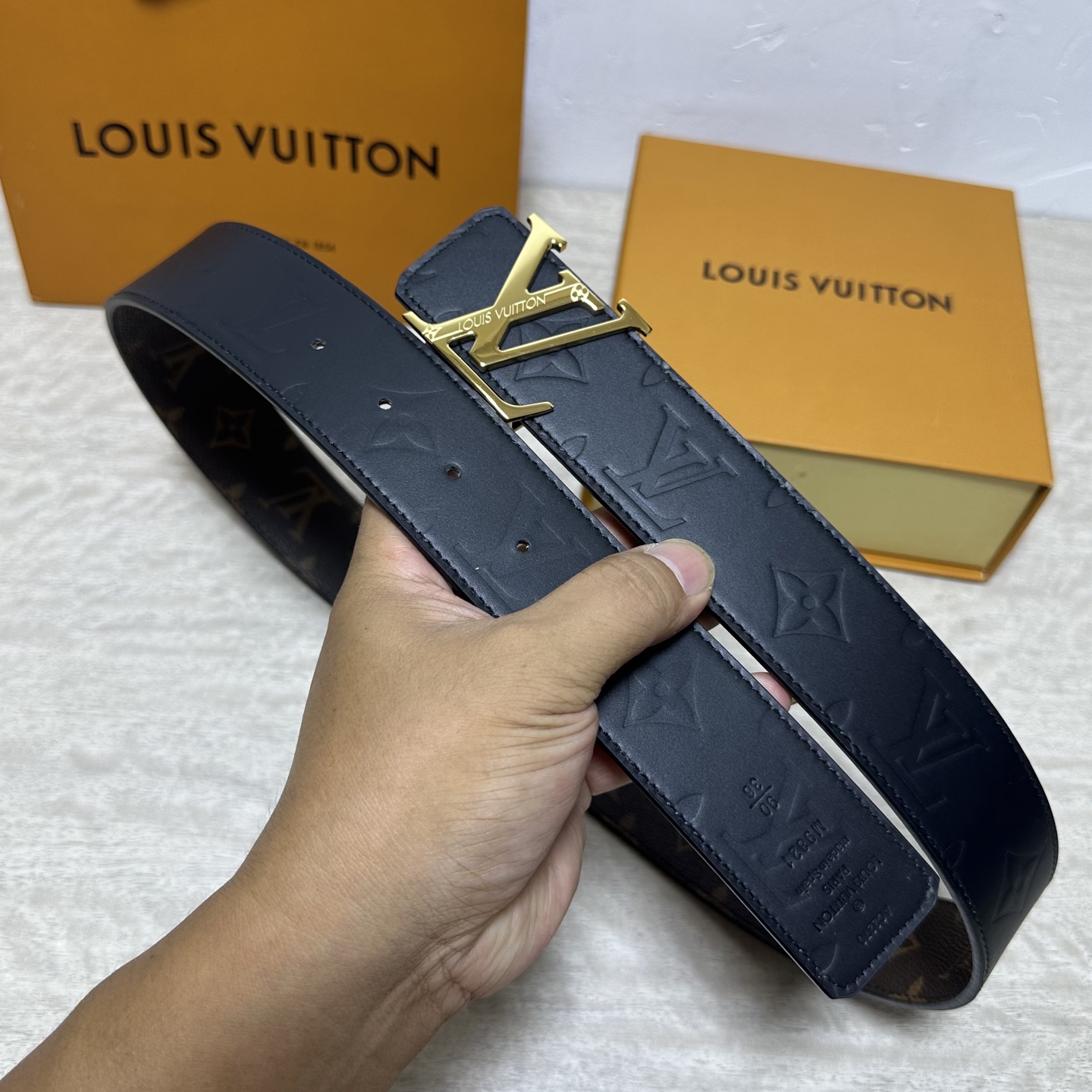 LV.路易威登 宽40MM双面原版小牛皮 搭配单钌钯电镀扣 完美的手感.油边 出众的设计.风格 高贵奢华 时尚大方 高清