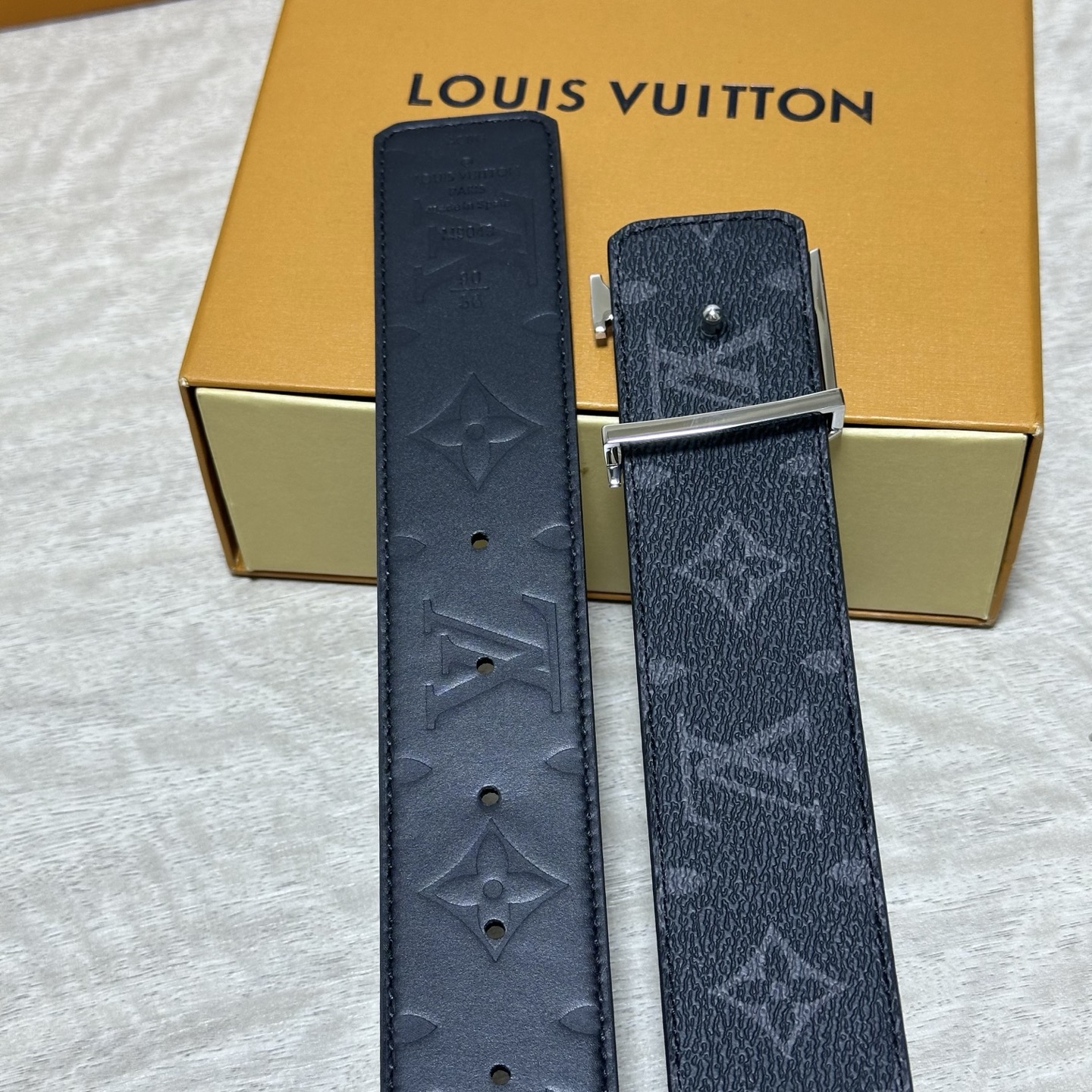 LV.路易威登 宽40MM双面原版小牛皮 搭配单钌钯电镀扣 完美的手感.油边 出众的设计.风格 高贵奢华 时尚大方 高清