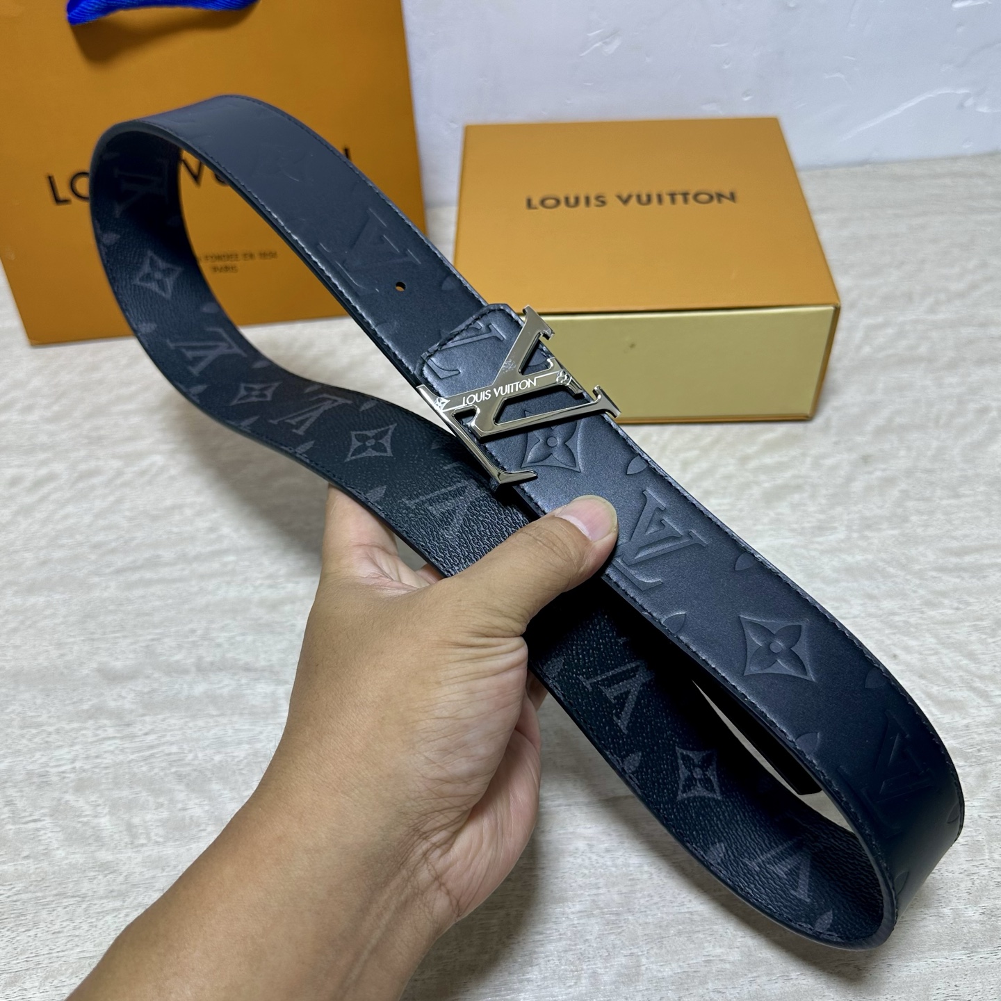 LV.路易威登 宽40MM双面原版小牛皮 搭配单钌钯电镀扣 完美的手感.油边 出众的设计.风格 高贵奢华 时尚大方 高清