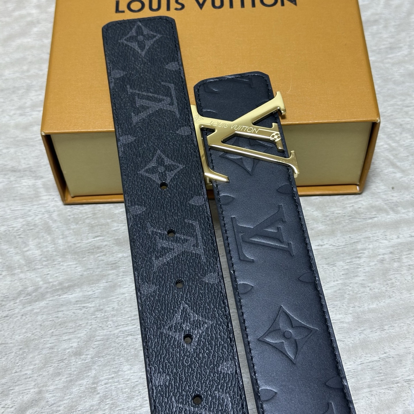 LV.路易威登 宽40MM双面原版小牛皮 搭配单钌钯电镀扣 完美的手感.油边 出众的设计.风格 高贵奢华 时尚大方 高清