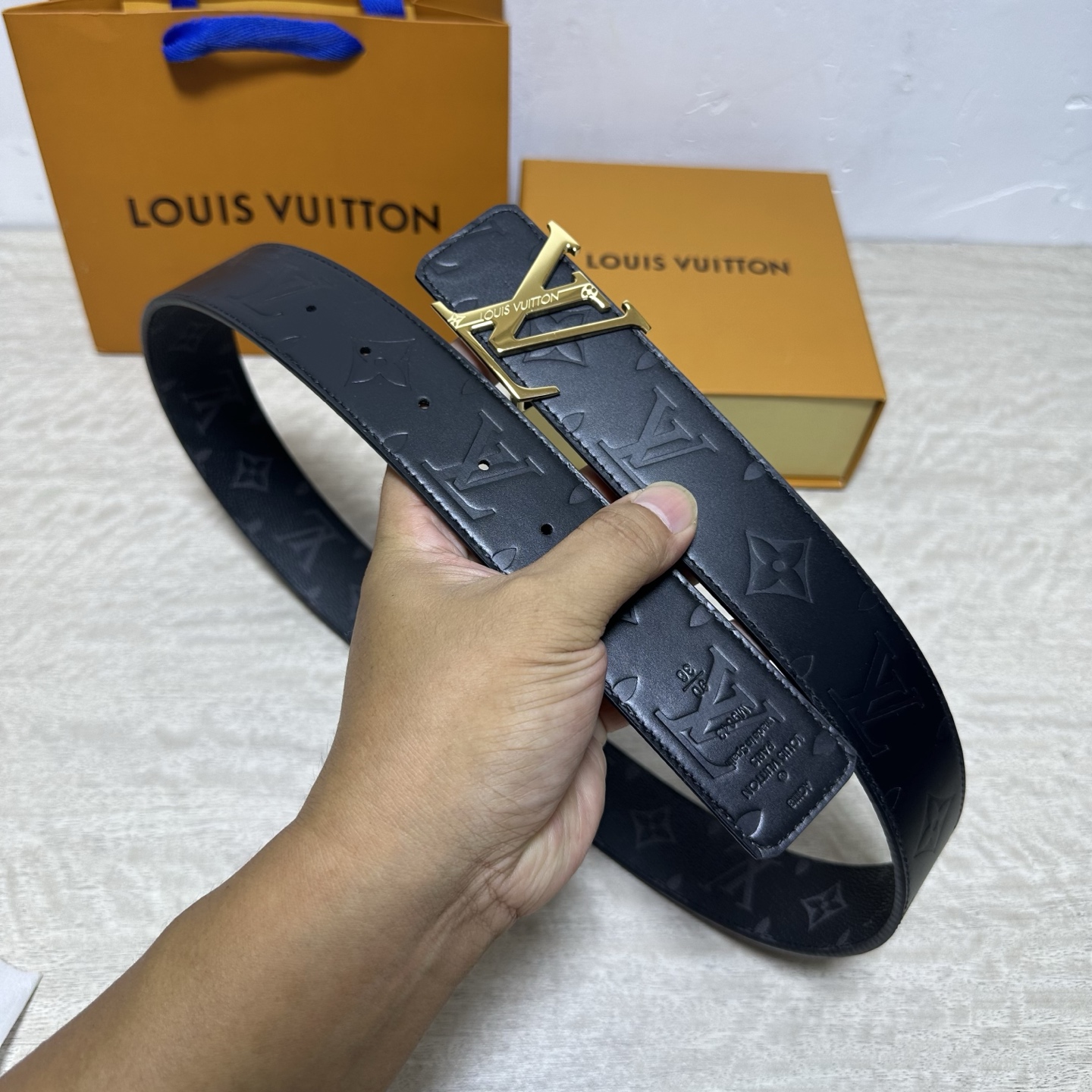 LV.路易威登 宽40MM双面原版小牛皮 搭配单钌钯电镀扣 完美的手感.油边 出众的设计.风格 高贵奢华 时尚大方 高清