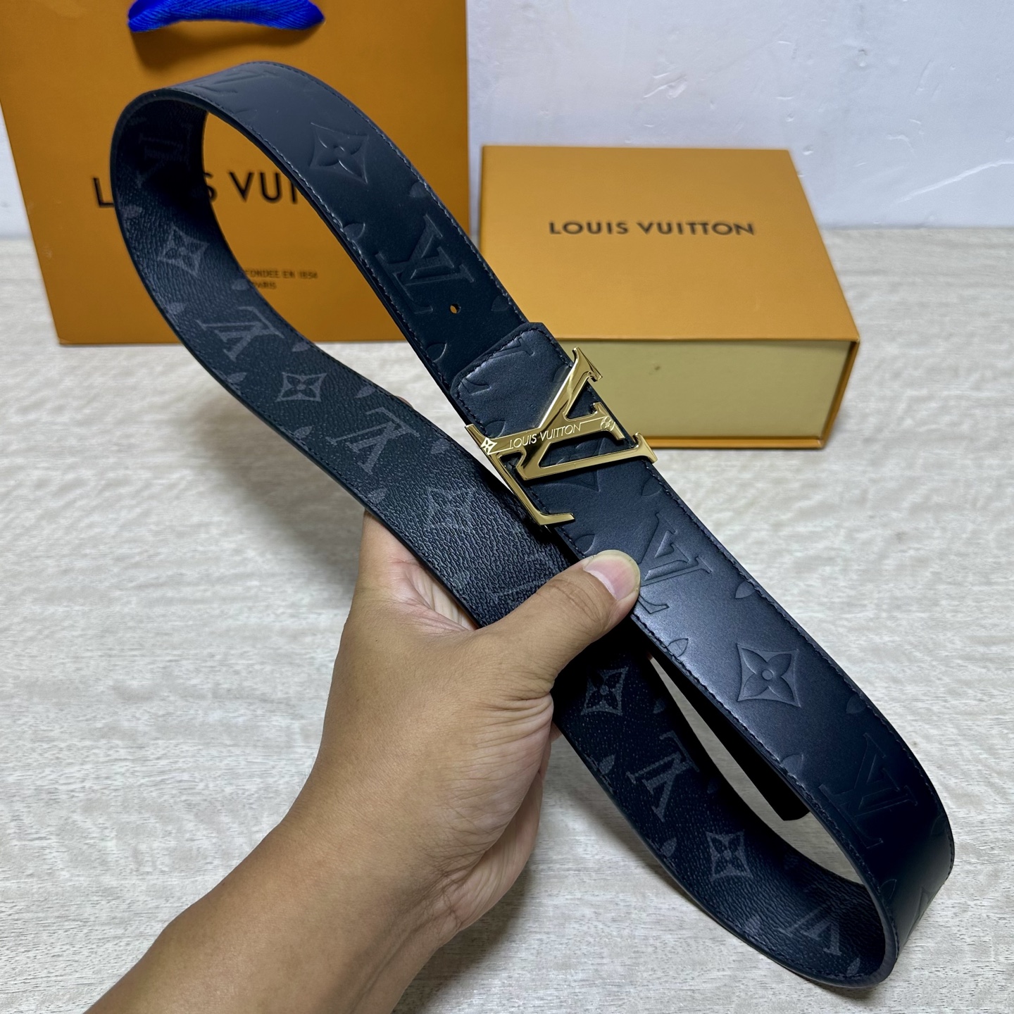 LV.路易威登 宽40MM双面原版小牛皮 搭配单钌钯电镀扣 完美的手感.油边 出众的设计.风格 高贵奢华 时尚大方 高清