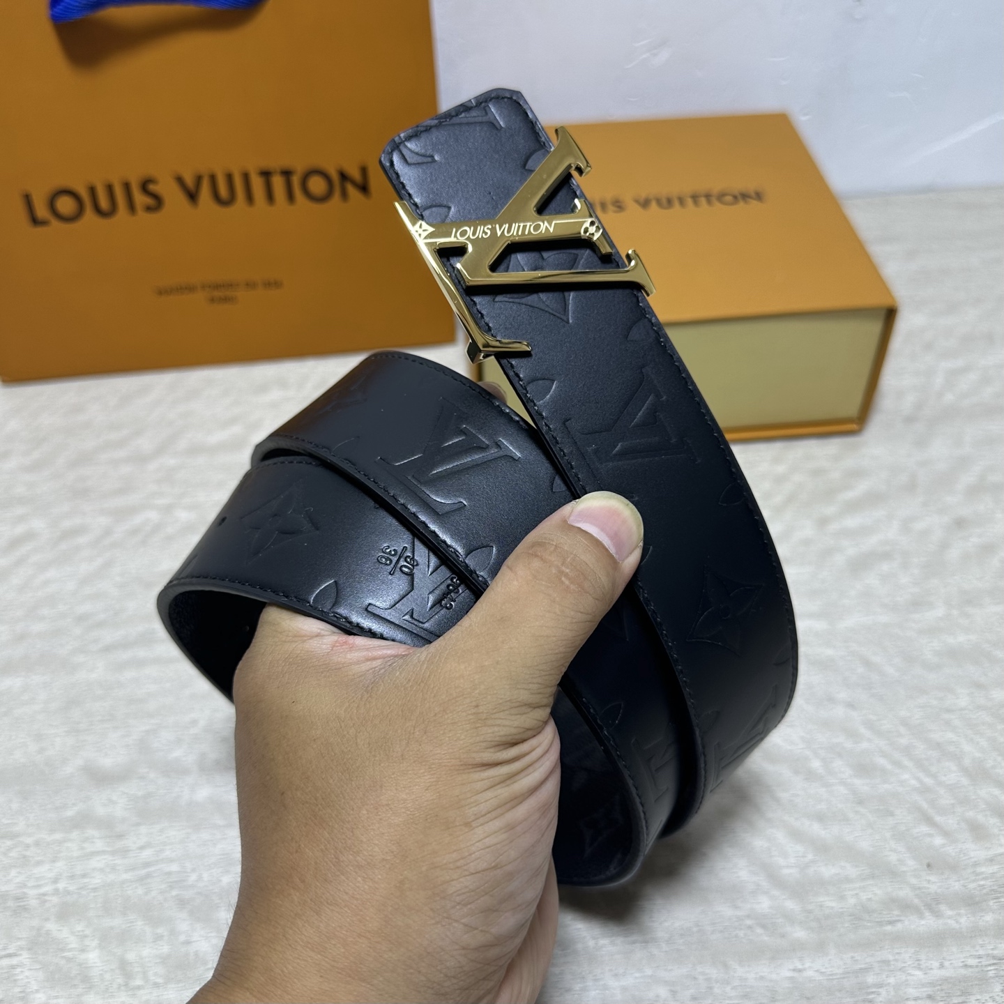 LV.路易威登 宽40MM双面原版小牛皮 搭配单钌钯电镀扣 完美的手感.油边 出众的设计.风格 高贵奢华 时尚大方 高清