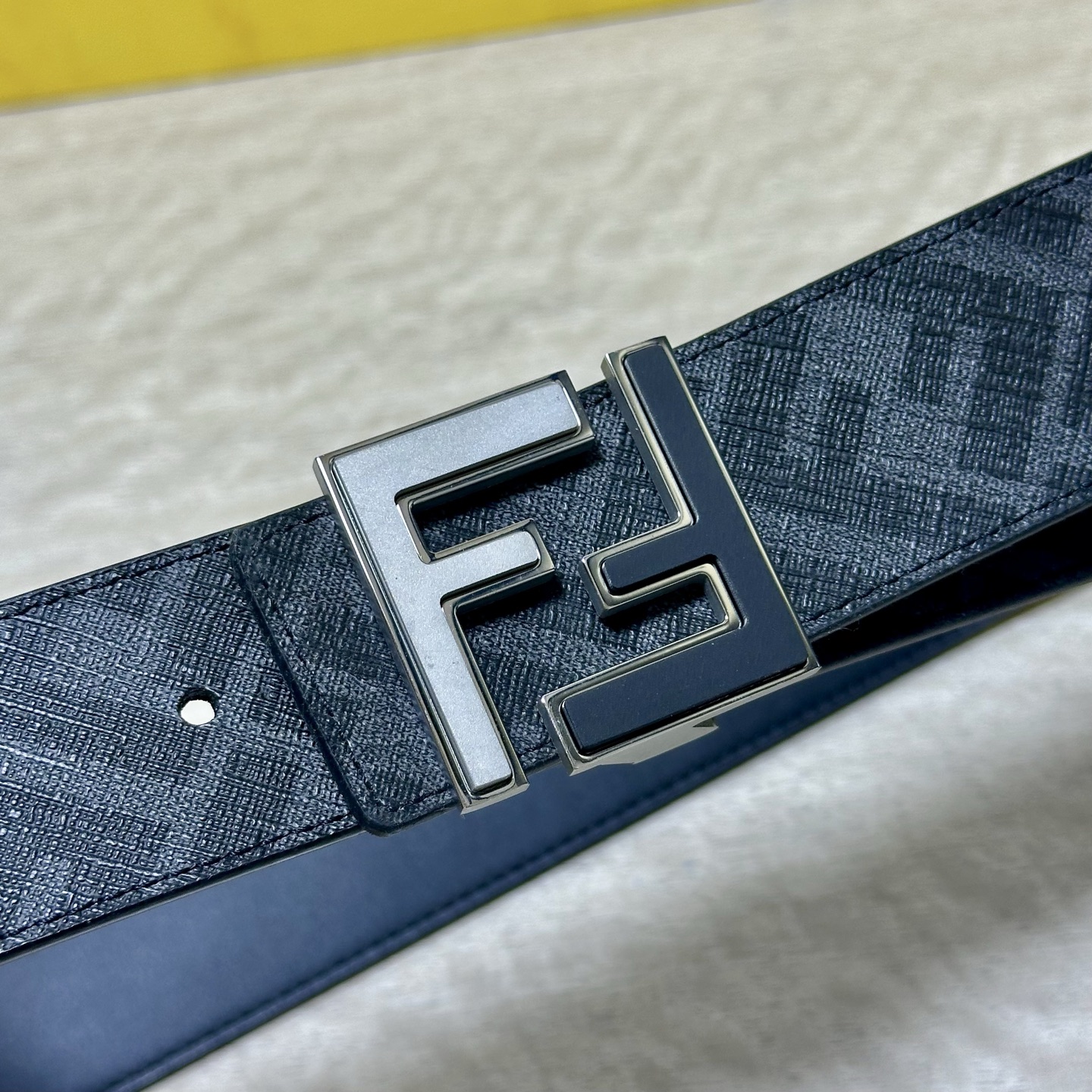 FENDI（芬迪）专柜同款 宽4.0CM 双环正反用腰带 FF按钉搭扣 咖啡色Cuoio  Romano皮革材质 反面面
