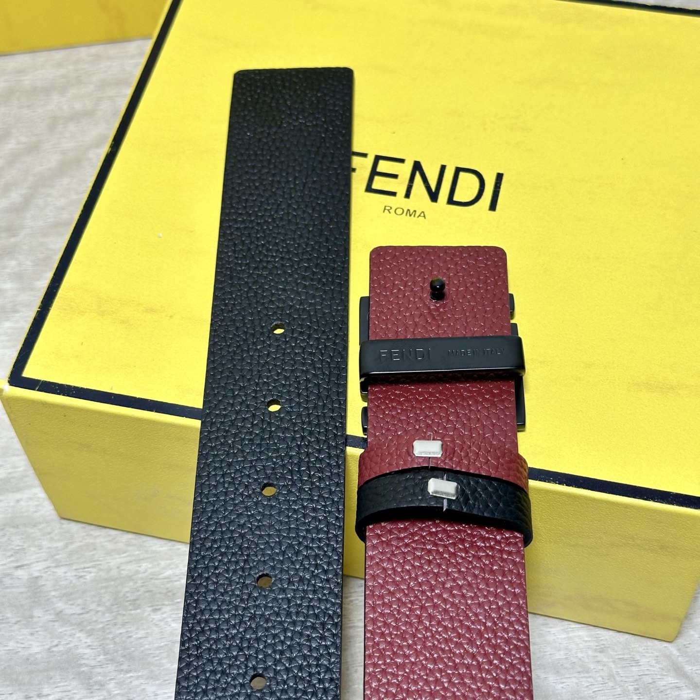 FENDl （芬迪）宽40MM双面原版小牛皮 搭配单钌钯电镀扣 完美的手感.油边 出众的设计.风格 高贵奢华 时尚大方 