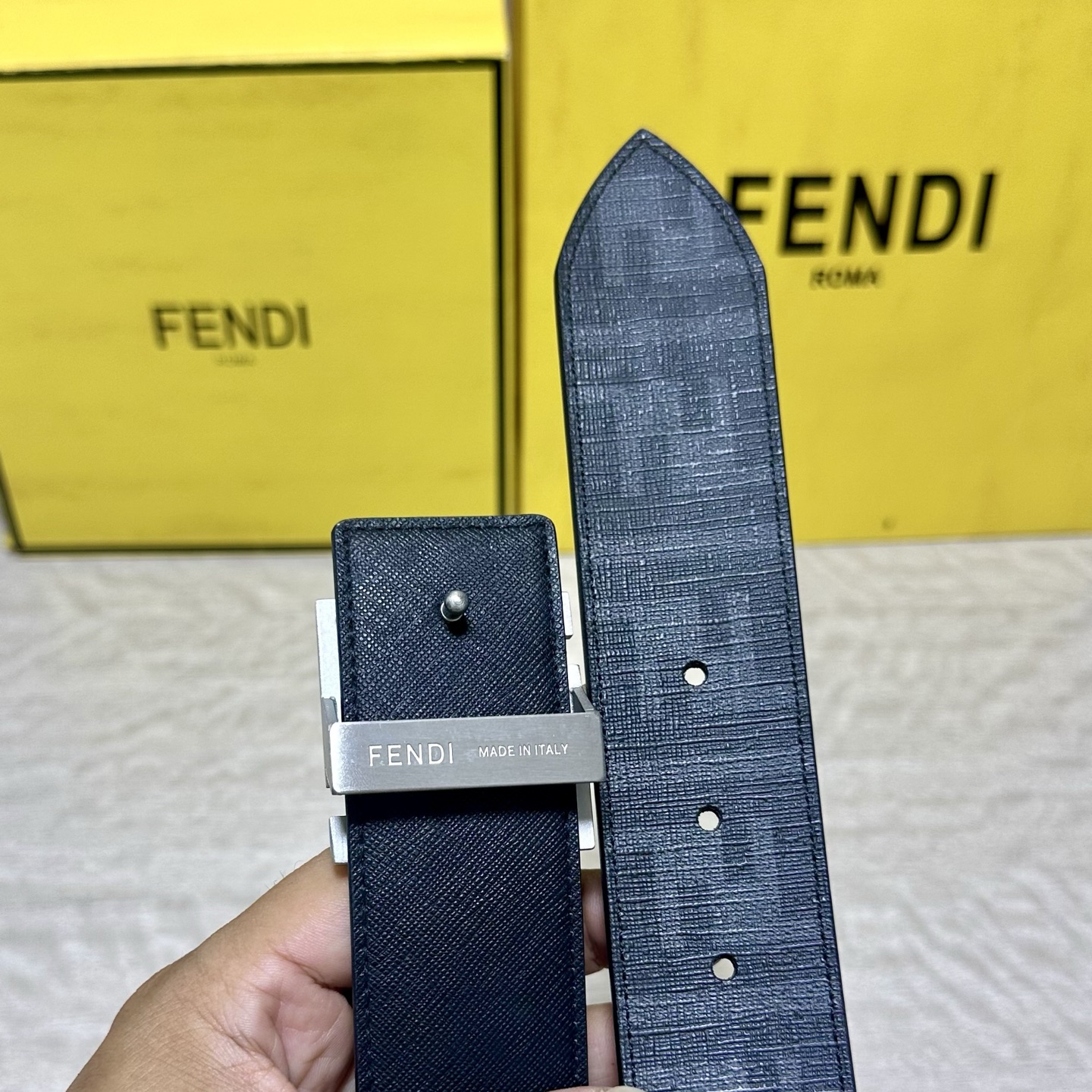 FENDI（芬迪）专柜同款 宽4.0CM 双环正反用腰带 FF按钉搭扣 黑色Cuoio  Romano皮革材质 反面面料