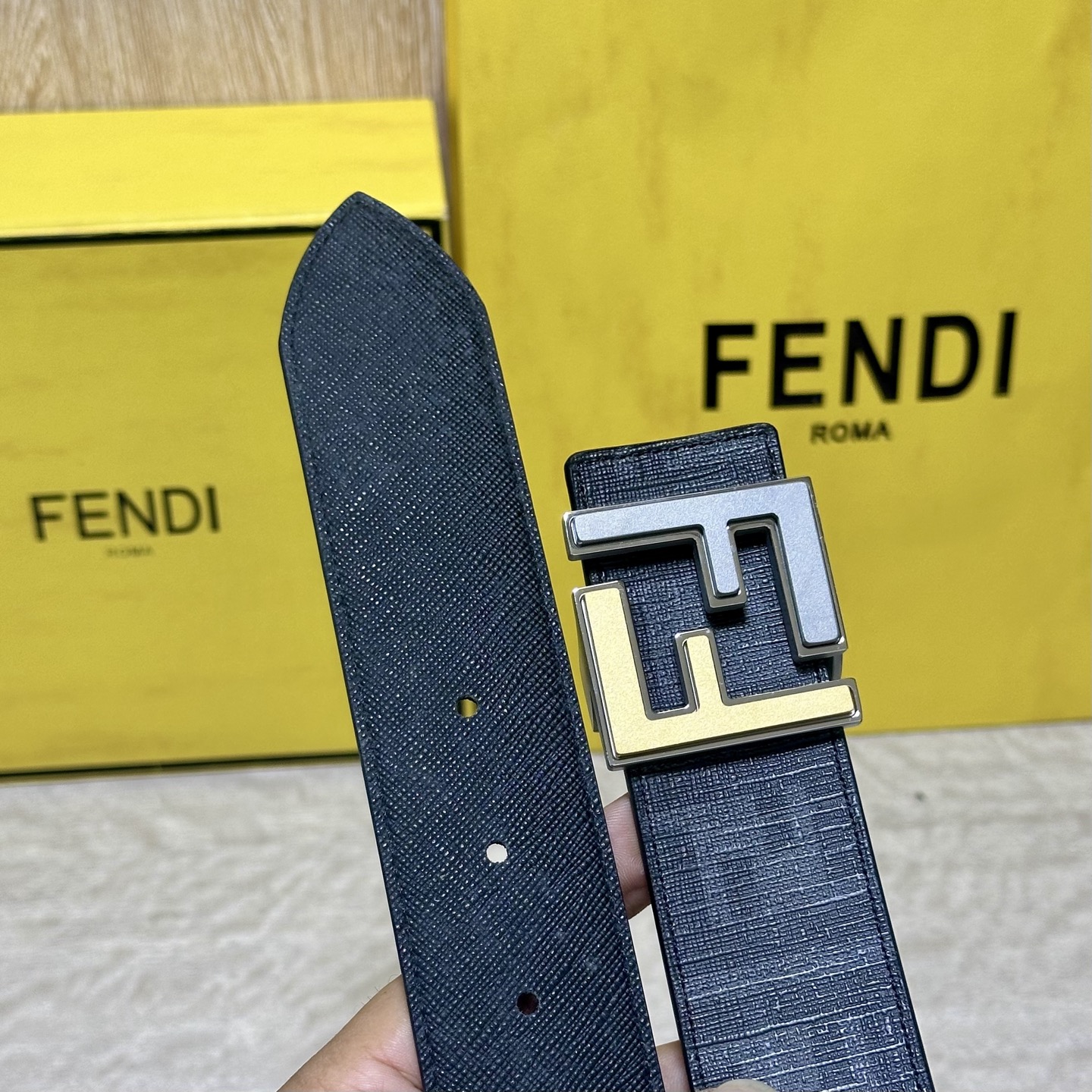 FENDI（芬迪）专柜同款 宽4.0CM 双环正反用腰带 FF按钉搭扣 黑色Cuoio  Romano皮革材质 反面面料