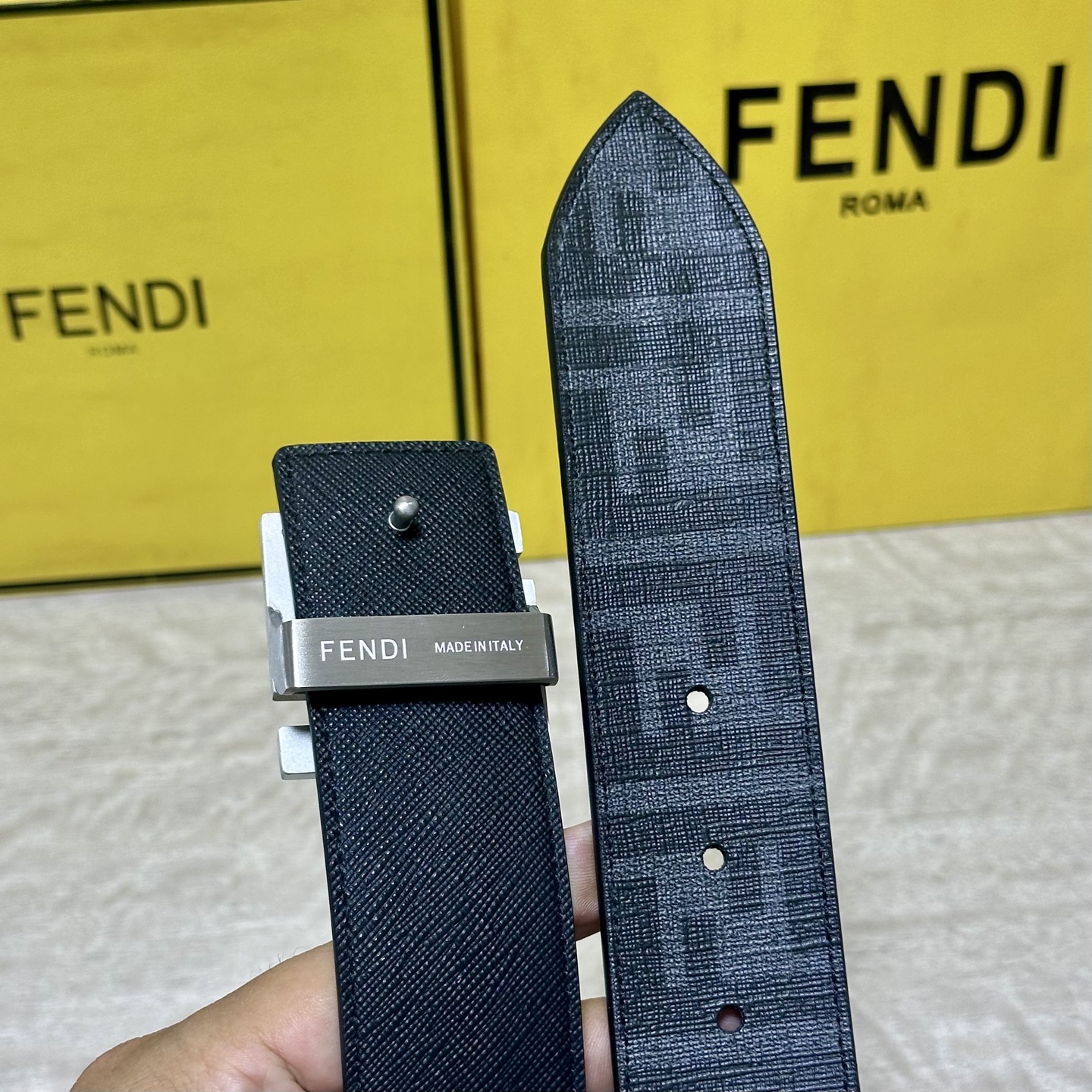 FENDI（芬迪）专柜同款 宽4.0CM 双环正反用腰带 FF按钉搭扣 黑色Cuoio  Romano皮革材质 反面面料
