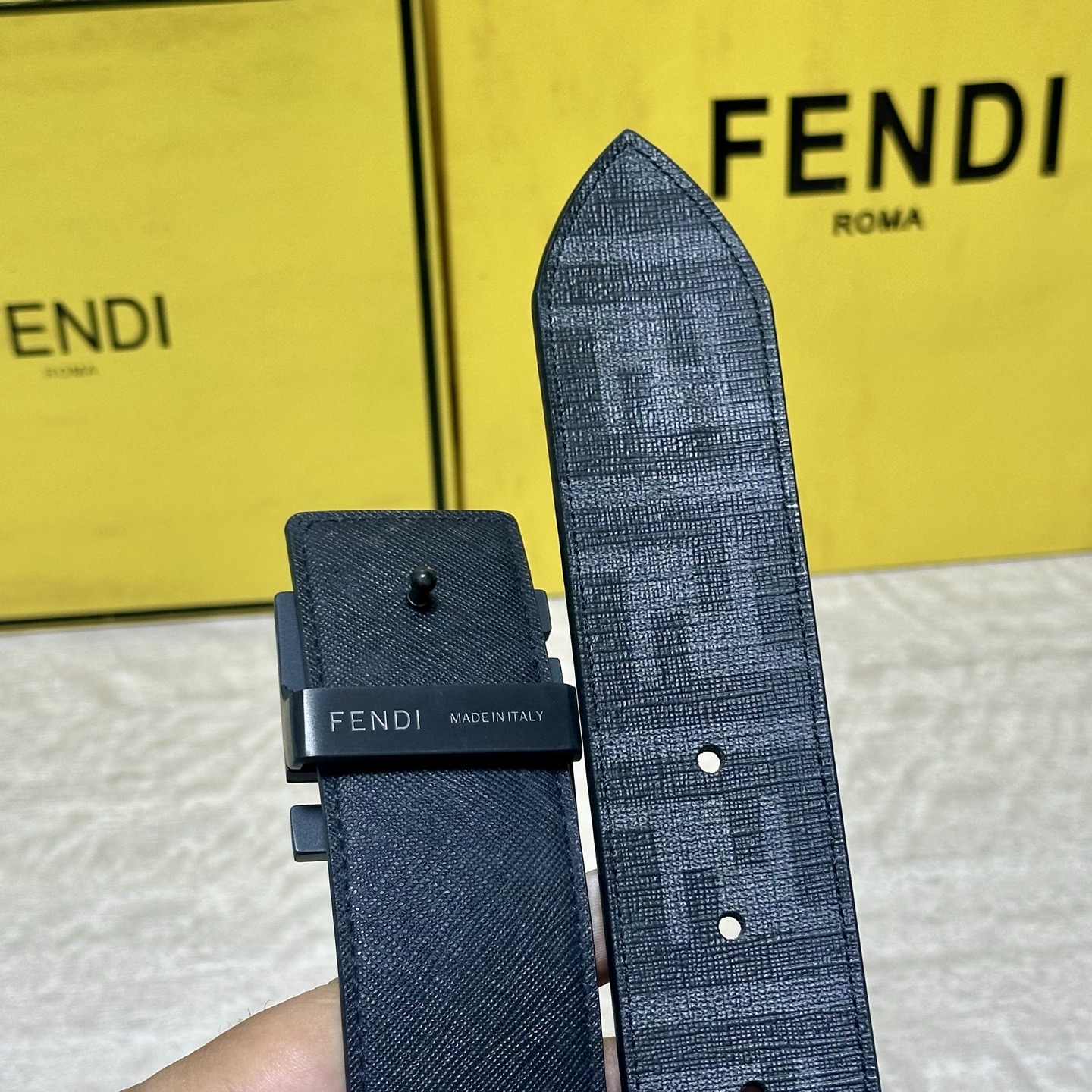 FENDI（芬迪）专柜同款 宽4.0CM 双环正反用腰带 FF按钉搭扣 黑色Cuoio  Romano皮革材质 反面面料
