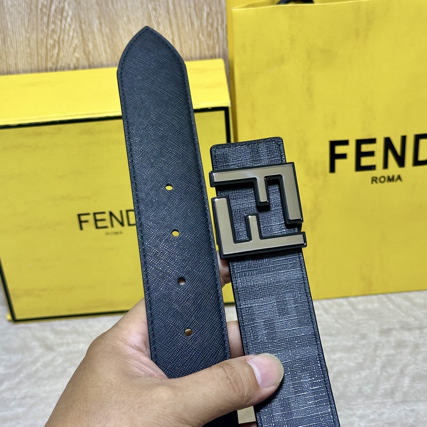 FENDI（芬迪）专柜同款 宽4.0CM 双环正反用腰带 FF按钉搭扣 黑色Cuoio  Romano皮革材质 反面面料