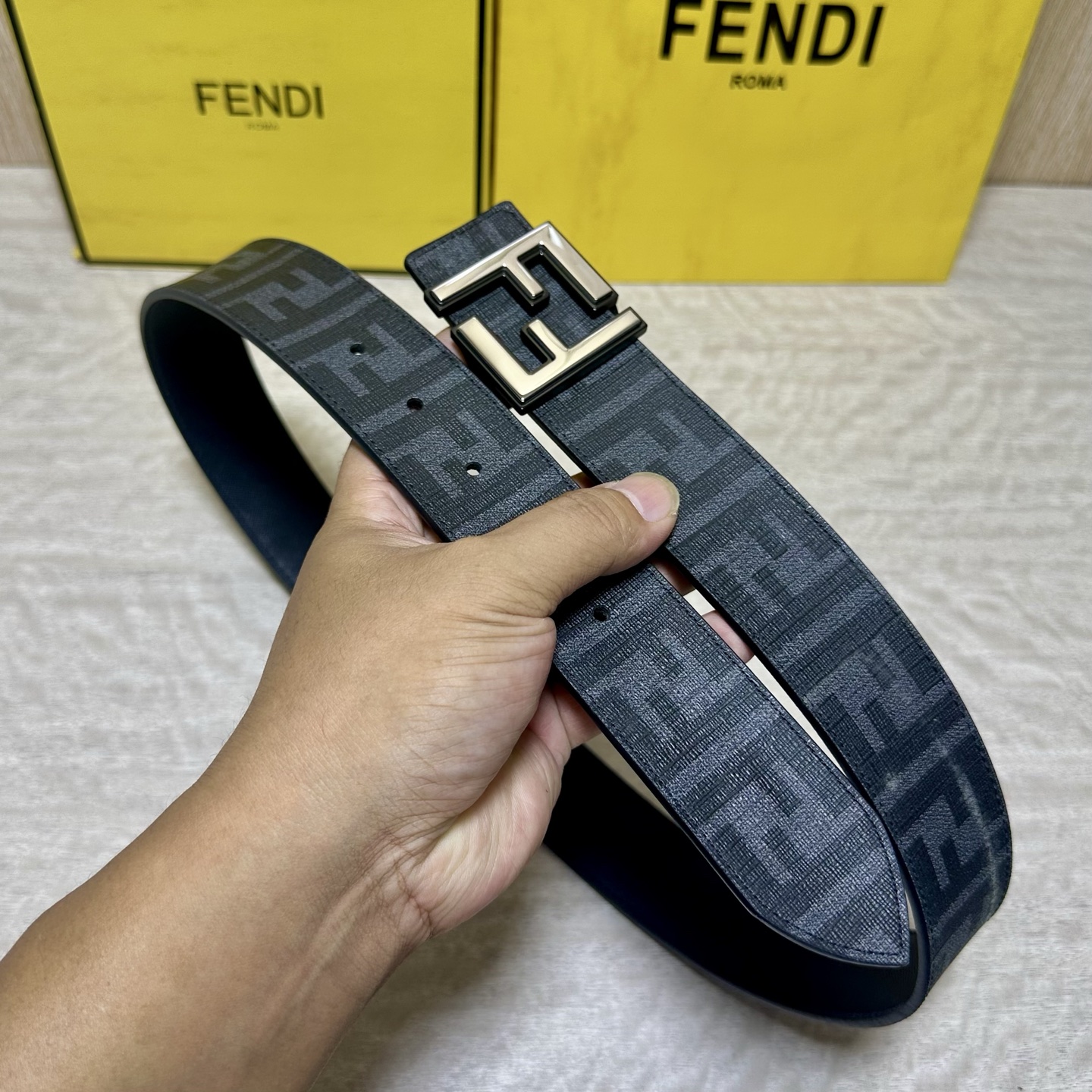 FENDI（芬迪）专柜同款 宽4.0CM 双环正反用腰带 FF按钉搭扣 黑色Cuoio  Romano皮革材质 反面面料