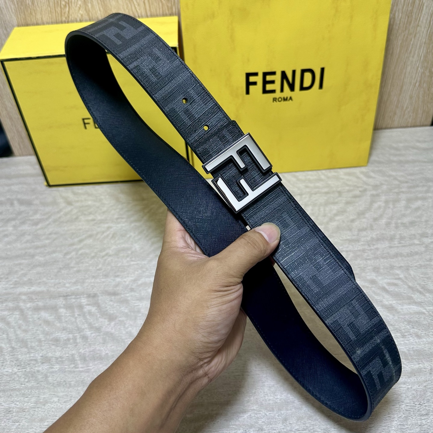 FENDI（芬迪）专柜同款 宽4.0CM 双环正反用腰带 FF按钉搭扣 黑色Cuoio  Romano皮革材质 反面面料