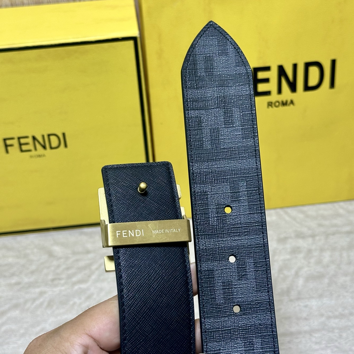FENDI（芬迪）专柜同款 宽4.0CM 双环正反用腰带 FF按钉搭扣 黑色Cuoio  Romano皮革材质 反面面料