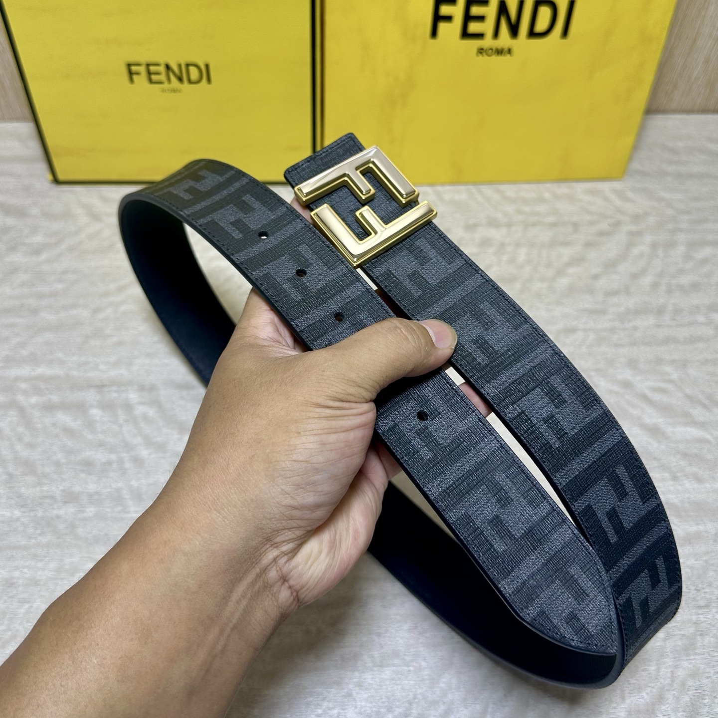 FENDI（芬迪）专柜同款 宽4.0CM 双环正反用腰带 FF按钉搭扣 黑色Cuoio  Romano皮革材质 反面面料