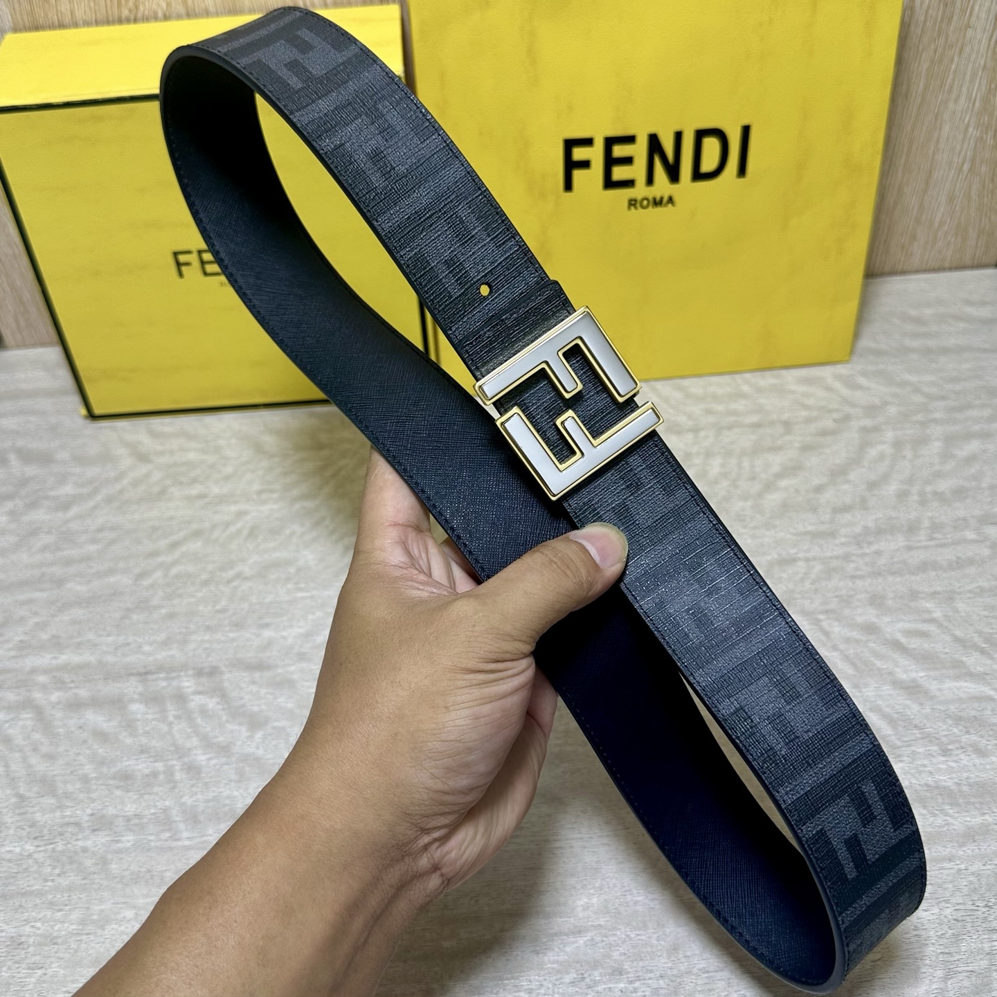 FENDI（芬迪）专柜同款 宽4.0CM 双环正反用腰带 FF按钉搭扣 黑色Cuoio  Romano皮革材质 反面面料