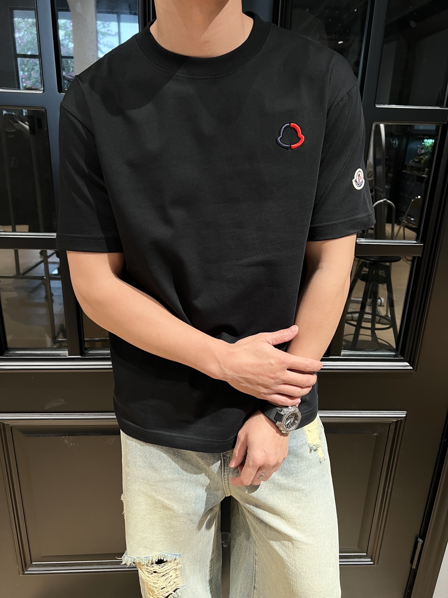 P \n[moncler 蒙口]\nFW短袖T恤  \n颜色：黑色  白色 \n尺码：S  M  L  XL  XL