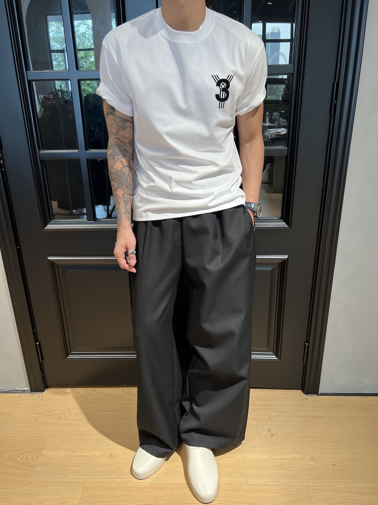 p95 Y - 3 25夏季新款T恤帅炸！背后大logo印花超吸睛，索罗纳棉材质舒适感拉满，宽松版型怎么穿都很潮~
颜色：黑、白
码数：S-2XL