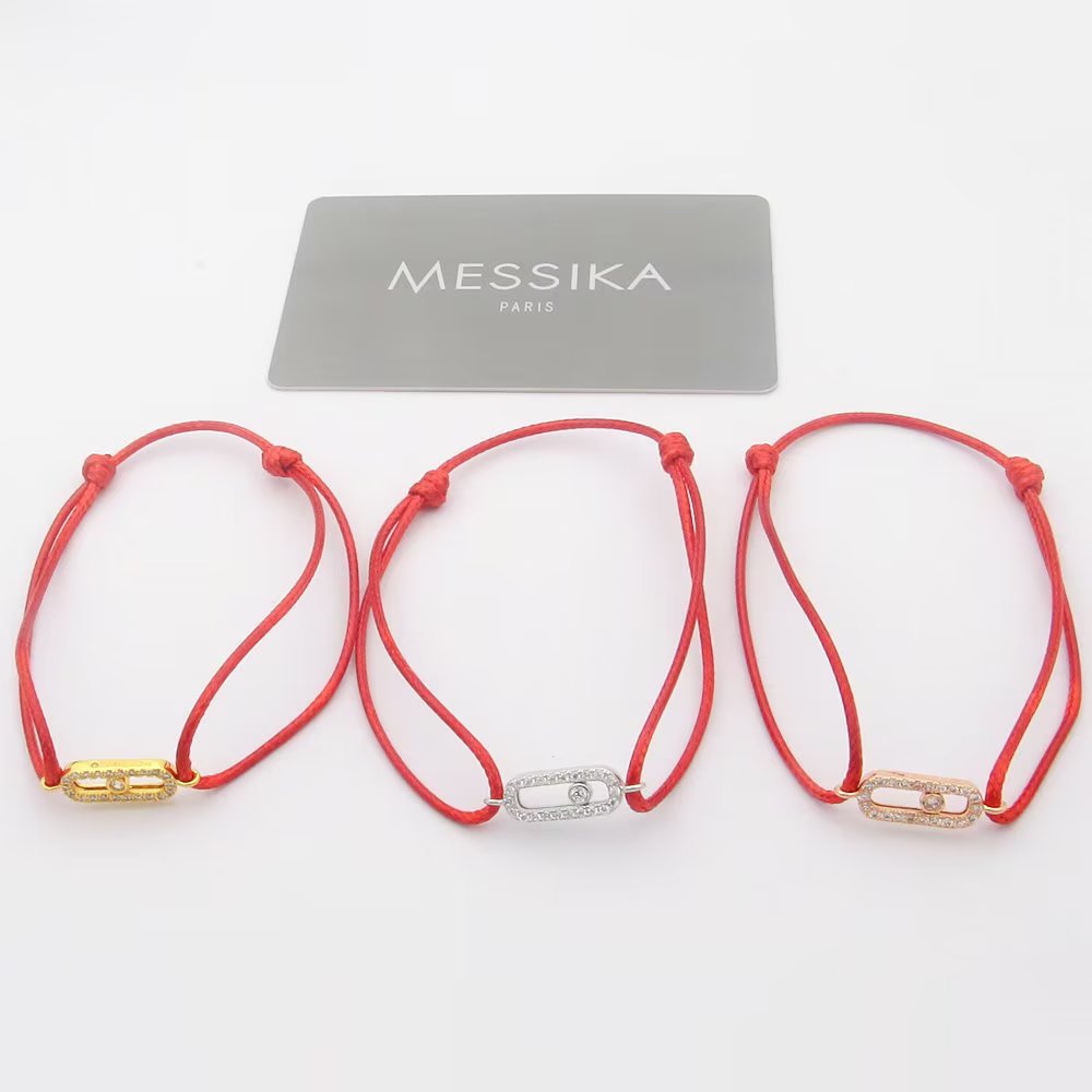 ❤️85包邮原单代购级别
Messika新款全新梅西卡手链手绳推出精致多色绳圈手链系列，多色绳圈搭配一颗明亮式切割滑动钻石于腕间注入摩登意趣，彰显出众个性