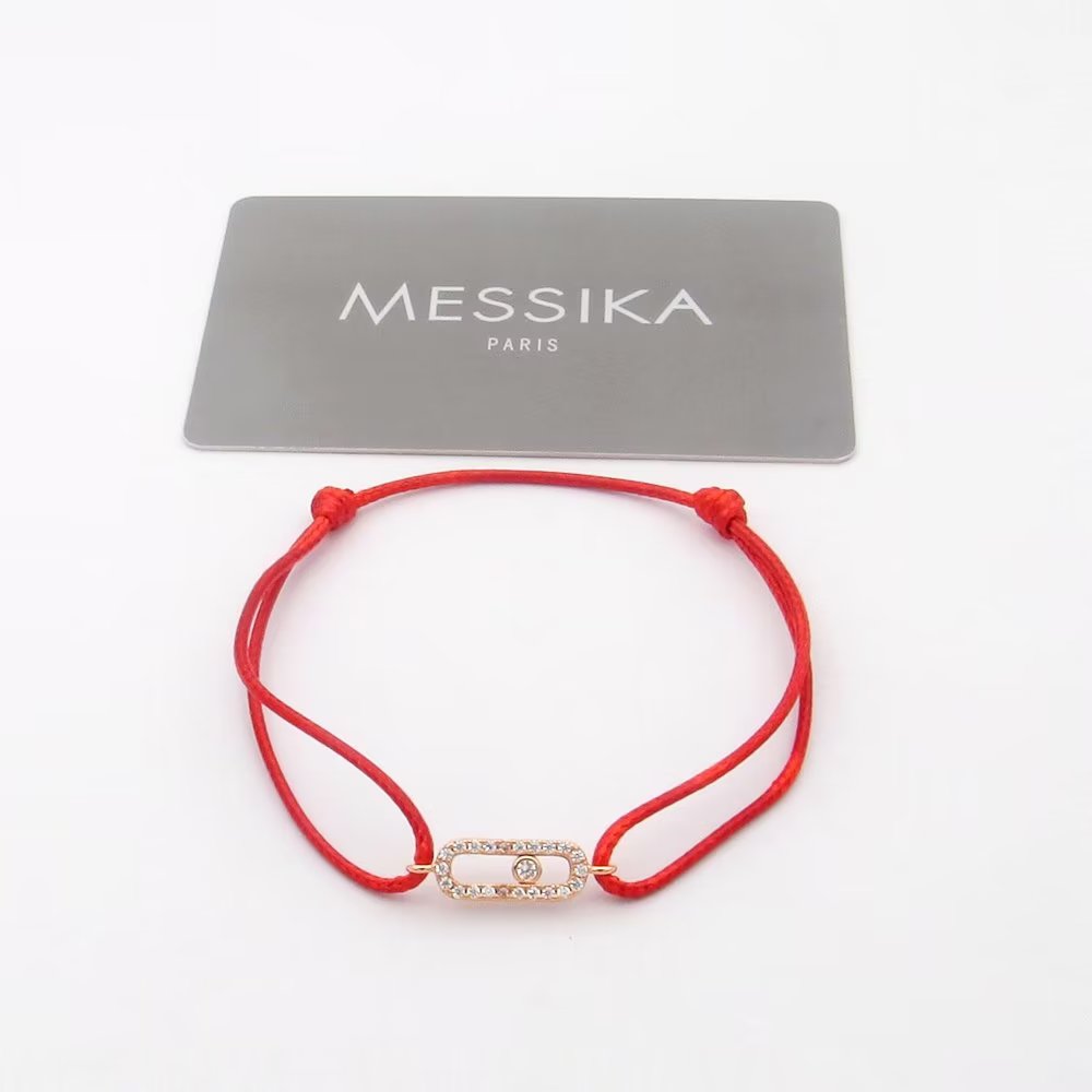 ❤️85包邮原单代购级别
Messika新款全新梅西卡手链手绳推出精致多色绳圈手链系列，多色绳圈搭配一颗明亮式切割滑动钻石于腕间注入摩登意趣，彰显出众个性