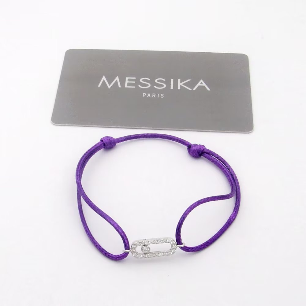 ❤️85包邮原单代购级别
Messika新款全新梅西卡手链手绳推出精致多色绳圈手链系列，多色绳圈搭配一颗明亮式切割滑动钻石于腕间注入摩登意趣，彰显出众个性