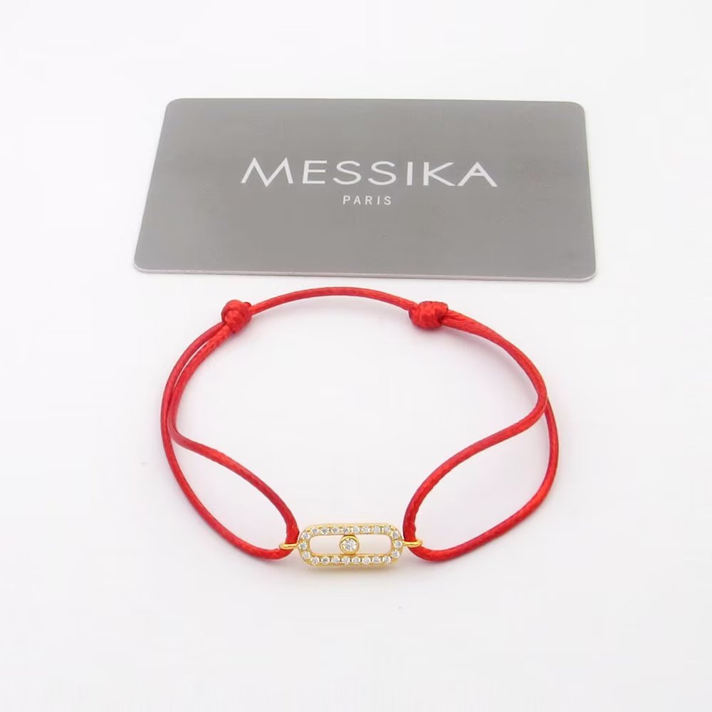 ❤️85包邮原单代购级别
Messika新款全新梅西卡手链手绳推出精致多色绳圈手链系列，多色绳圈搭配一颗明亮式切割滑动钻石于腕间注入摩登意趣，彰显出众个性