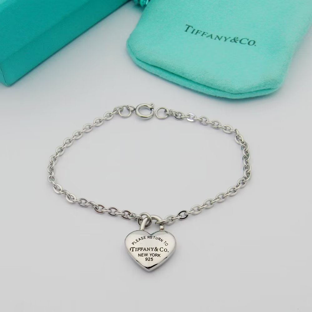 Tiffany & Co. tiff蒂芙尼手链 滴油手链桃心爱心手链 百搭 百搭单品 流行的蒂芙尼主题 永远是众人瞩目的焦点
