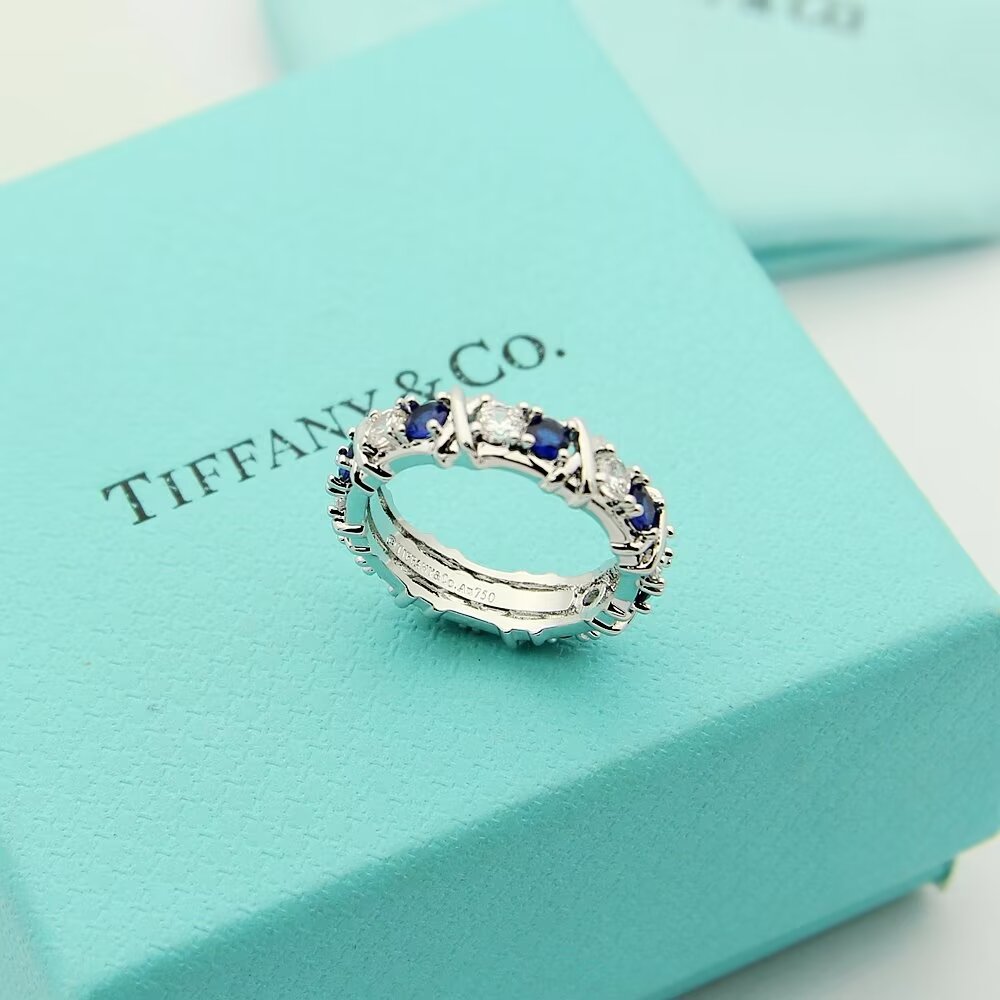 ❤️105包邮/原单代购级别
👑经典款 超火爆蒂芙尼戒指💍💍蒂芙尼Tiff Co钻戒火爆高端交叉戒指 白金 戒指💍进口顶级锆石 ⬆️闪✨ ❗精工镶嵌‼️完美高大上 ❤️ 诱惑挡不住 美⭐️⭐️⭐️6789码齐 戒指 