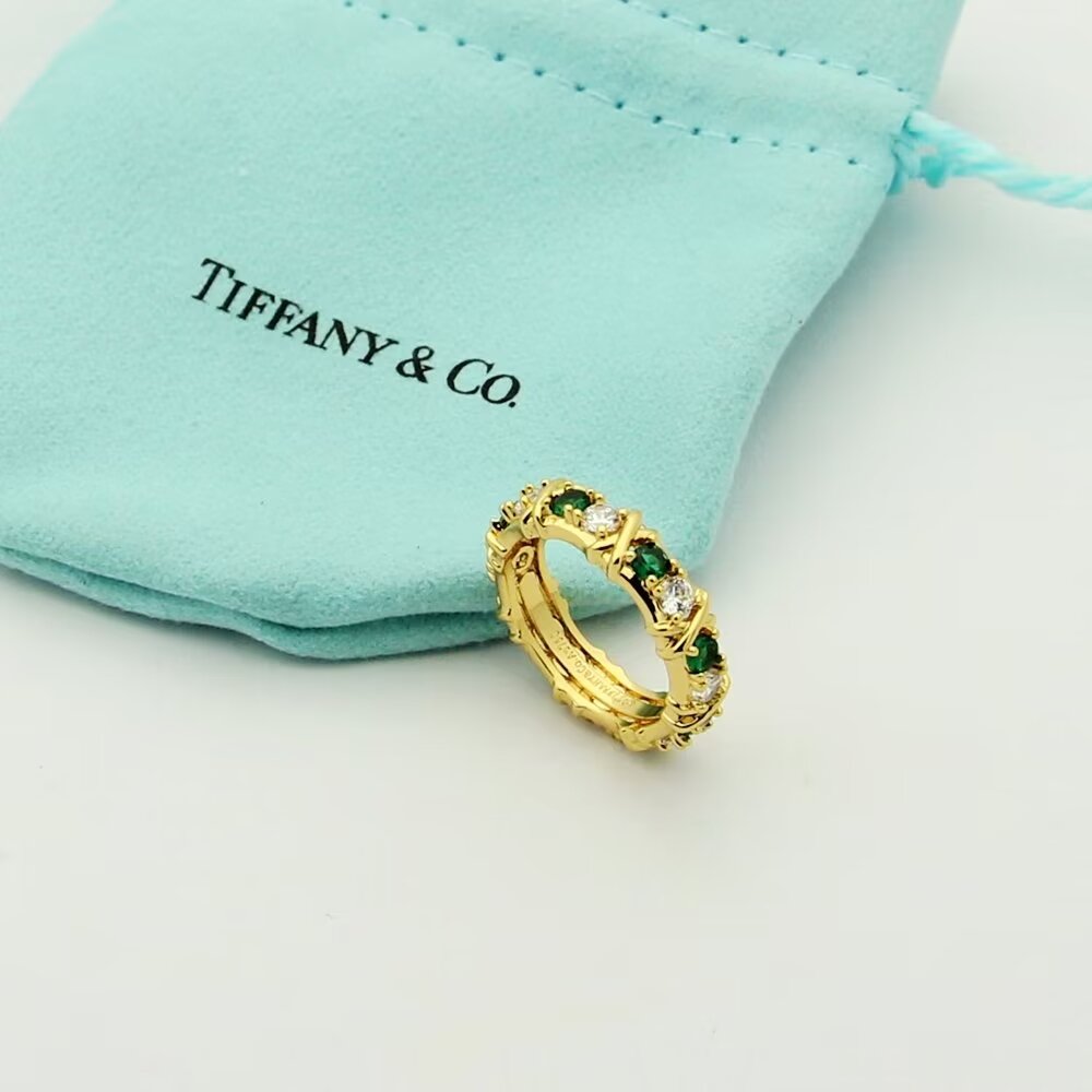 ❤️105包邮/原单代购级别
👑经典款 超火爆蒂芙尼戒指💍💍Tiff Co钻戒火爆高端1:1定制出模 交叉戒指 白金 戒指💍进口顶级锆石 ⬆️闪✨ ❗精工镶嵌‼️完美高大上 ❤️ 诱惑挡不住 美⭐️⭐️⭐️6789码齐  